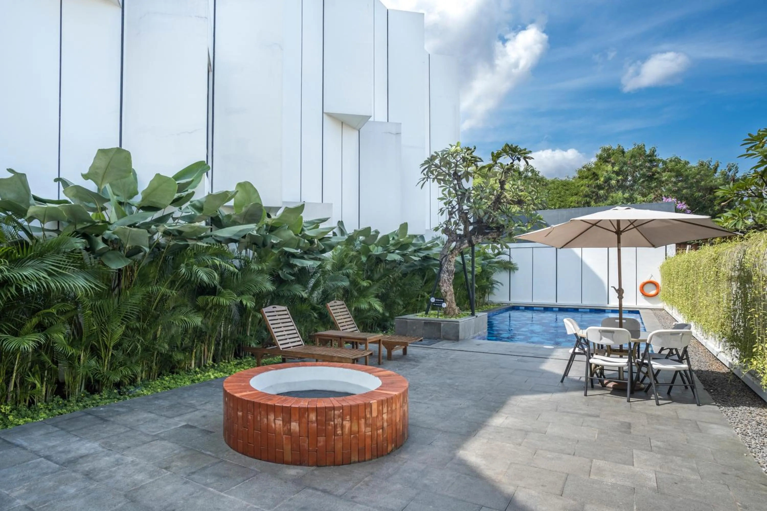 Swimming pool in JW NAUNGAN COLIVING