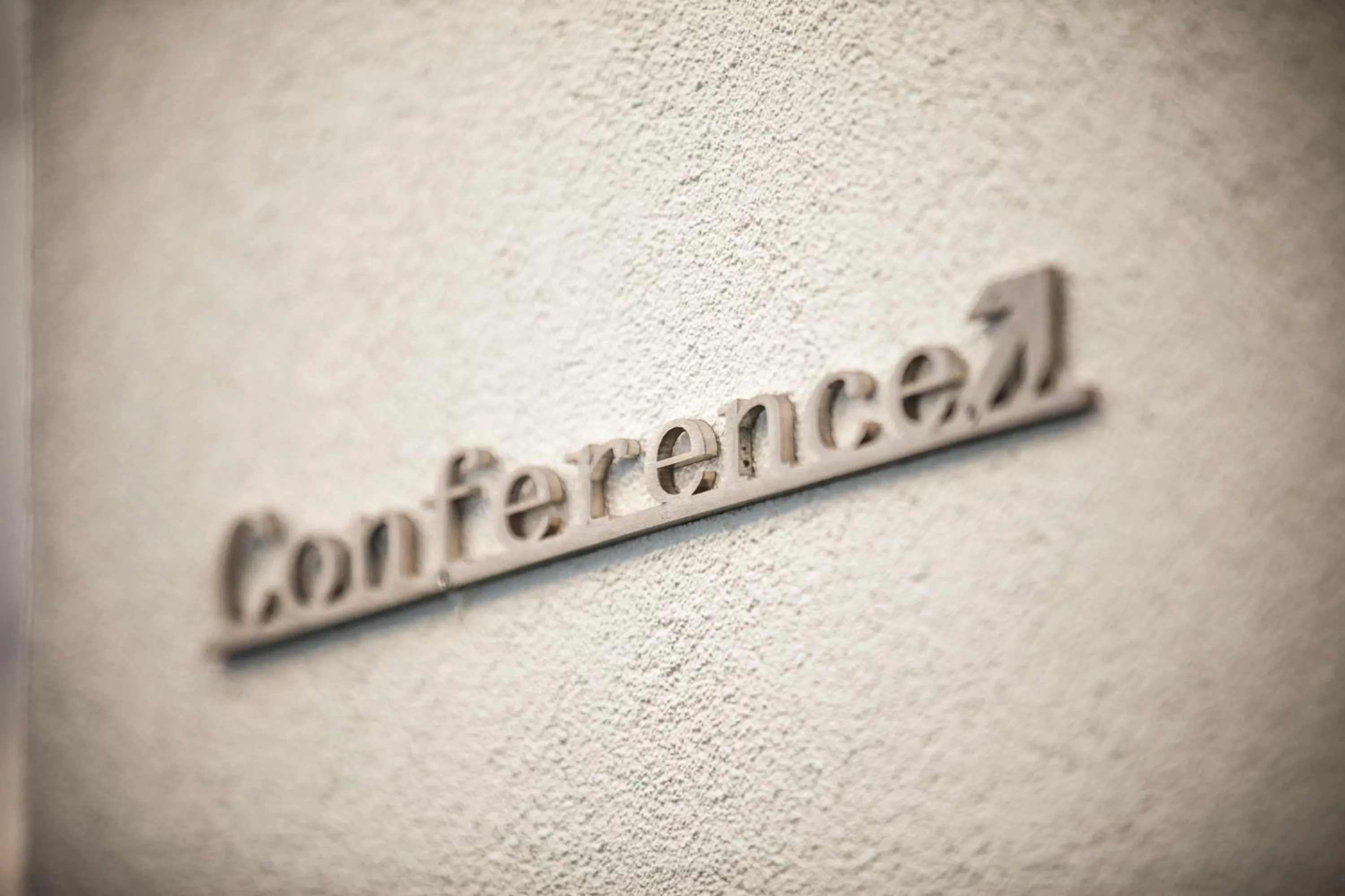 Logo/Certificate/Sign in The Salisbury