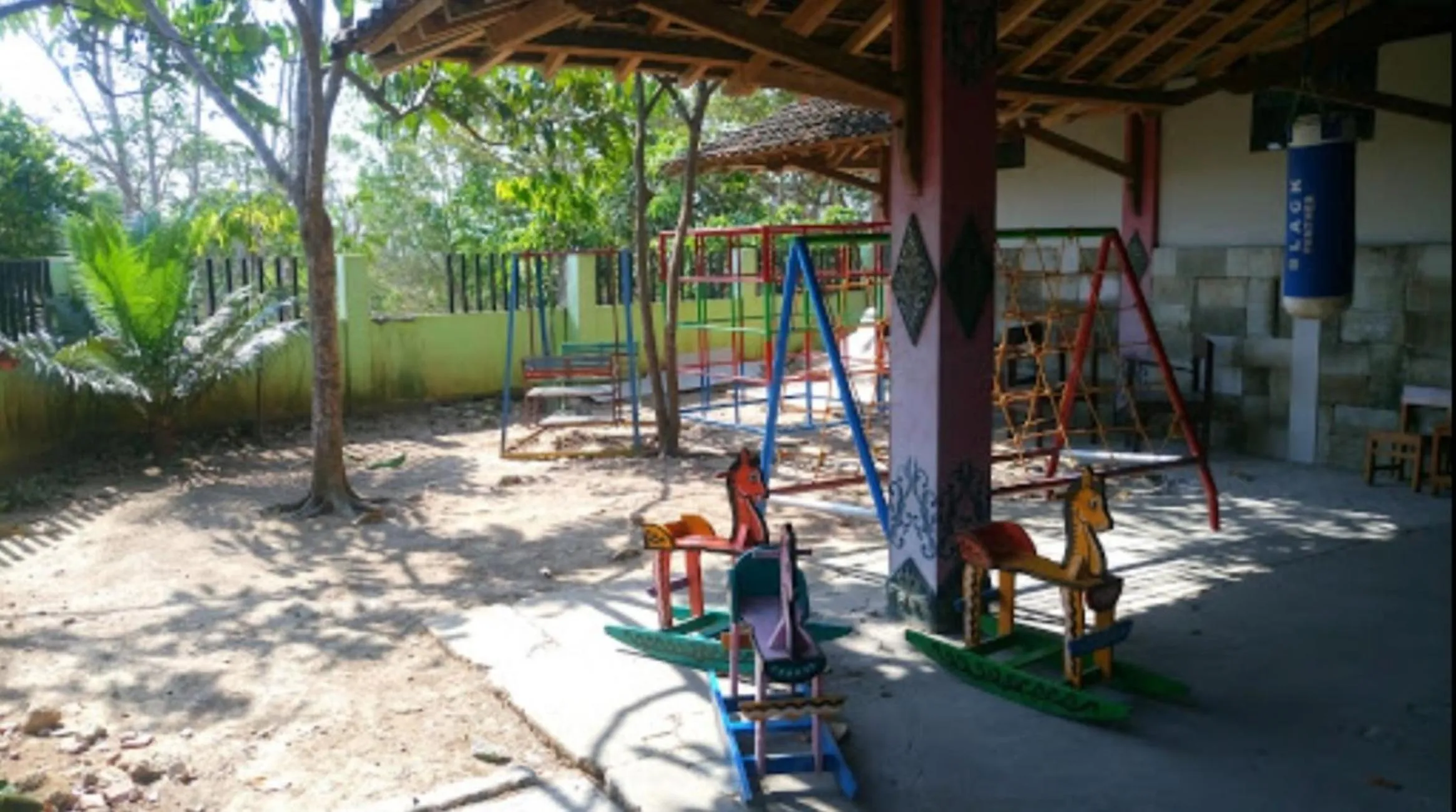 Area and facilities in Bina Karya Guesthouse Syariah