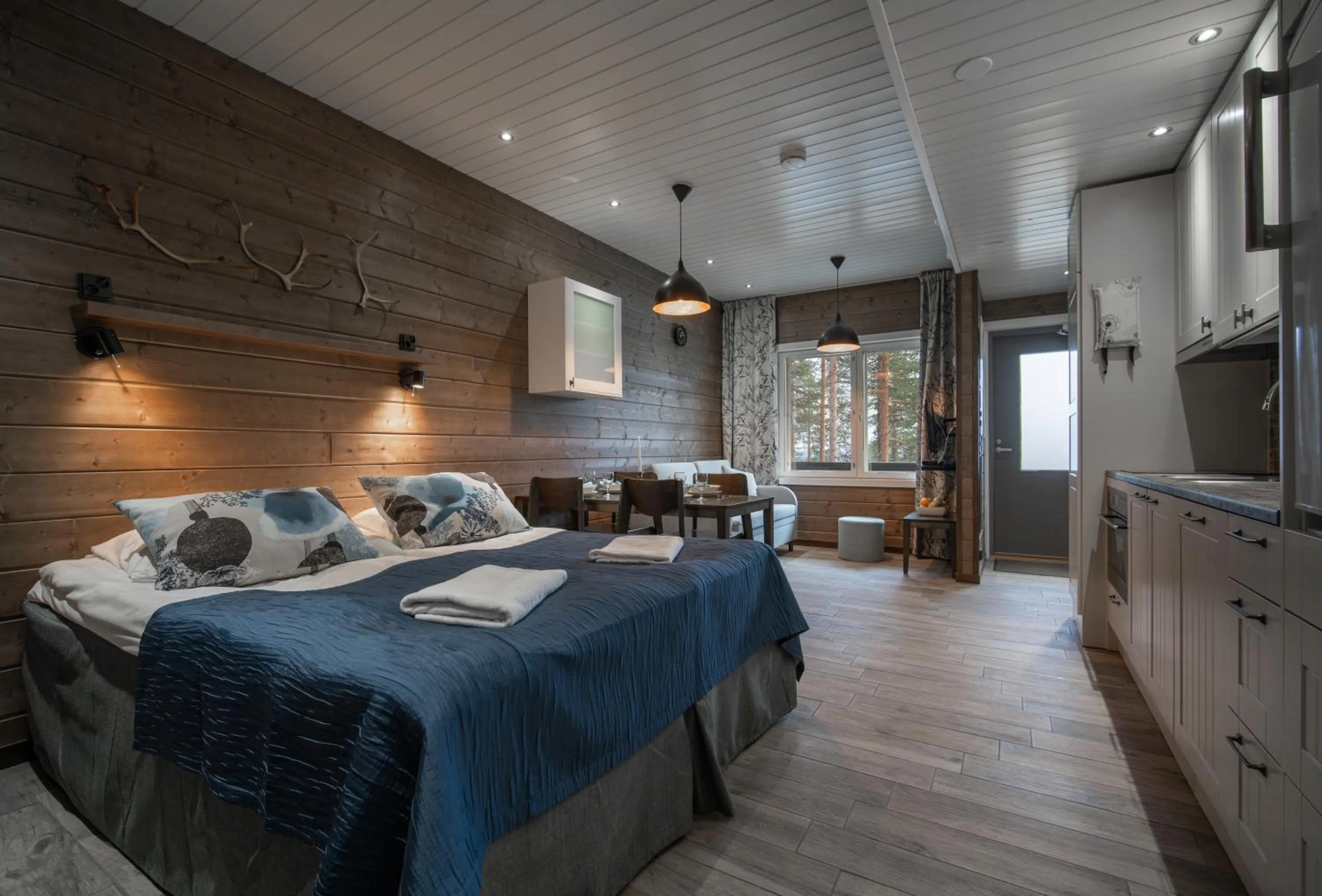 Photo of the whole room, Bed in Ski-Inn PyhäLinna