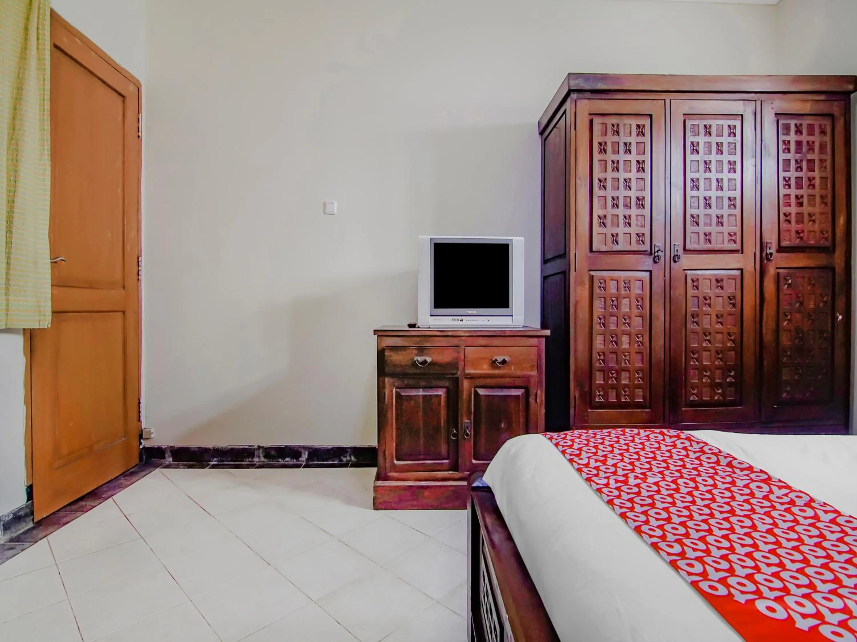 Photo of the whole room, Bed in Hotel O Gayatri Residence