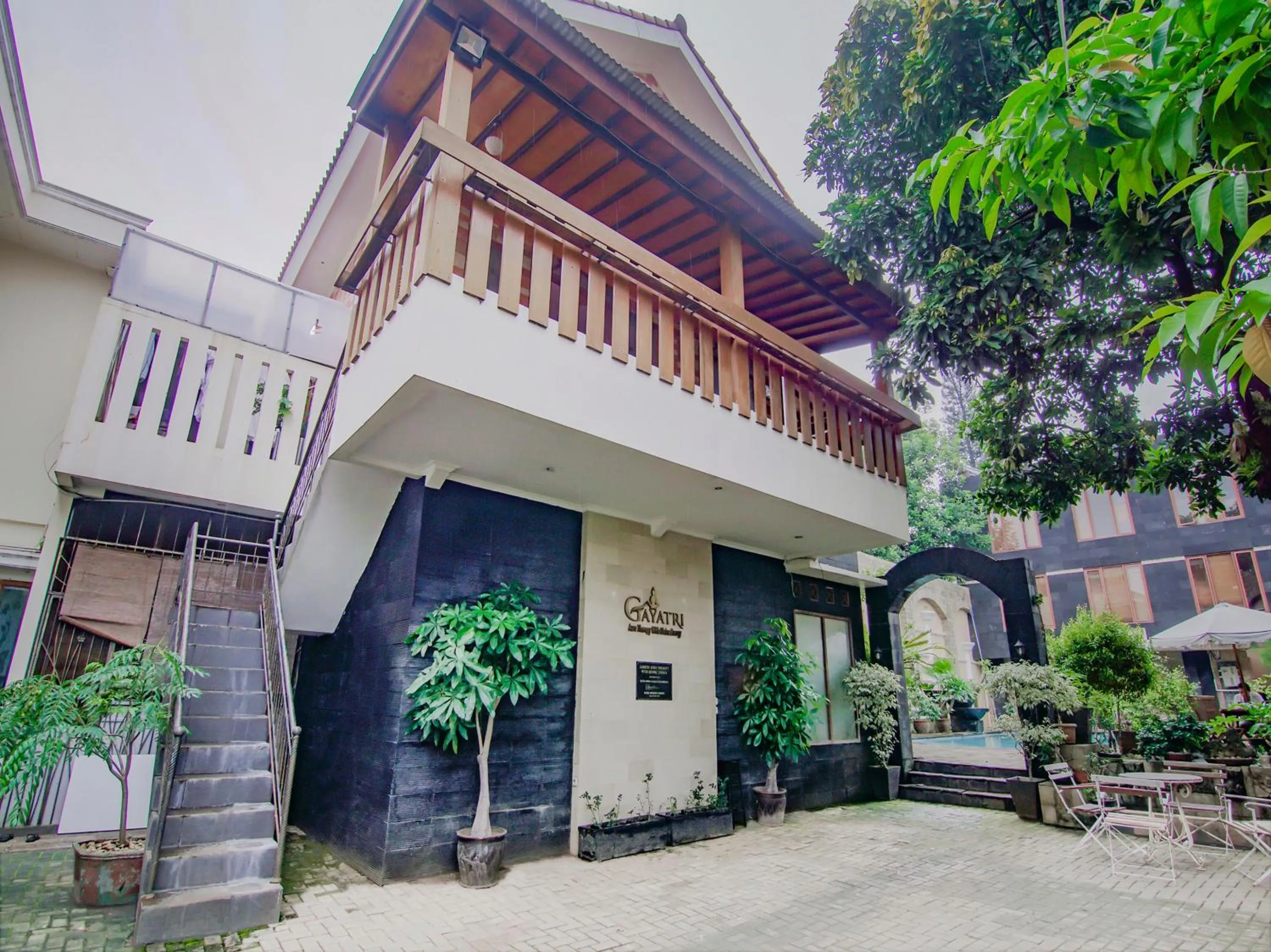 Facade/entrance in Hotel O Gayatri Residence