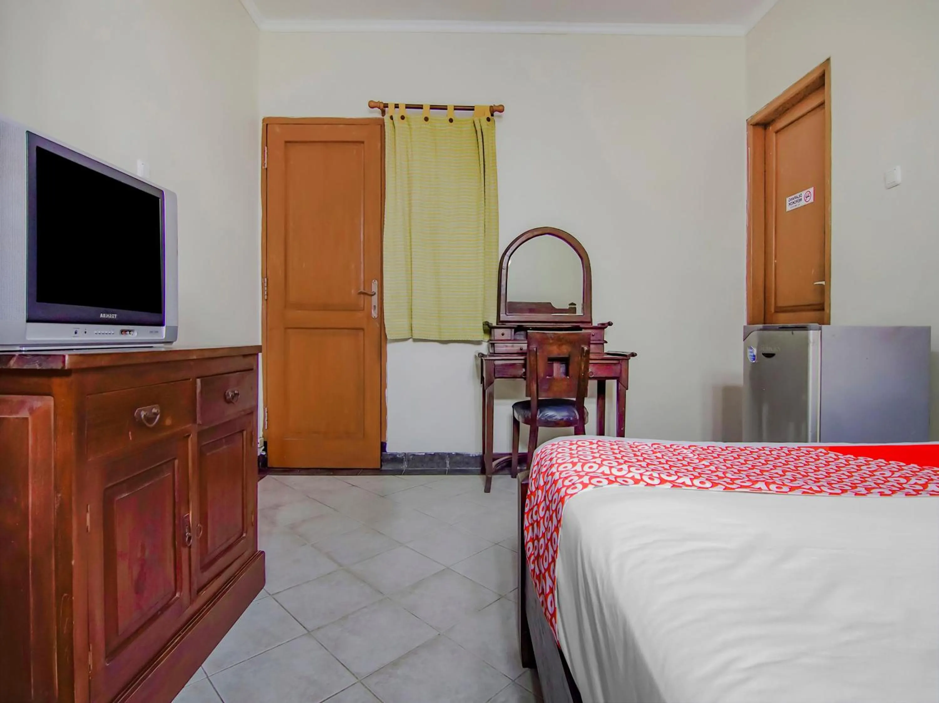Bedroom, Bed in Hotel O Gayatri Residence