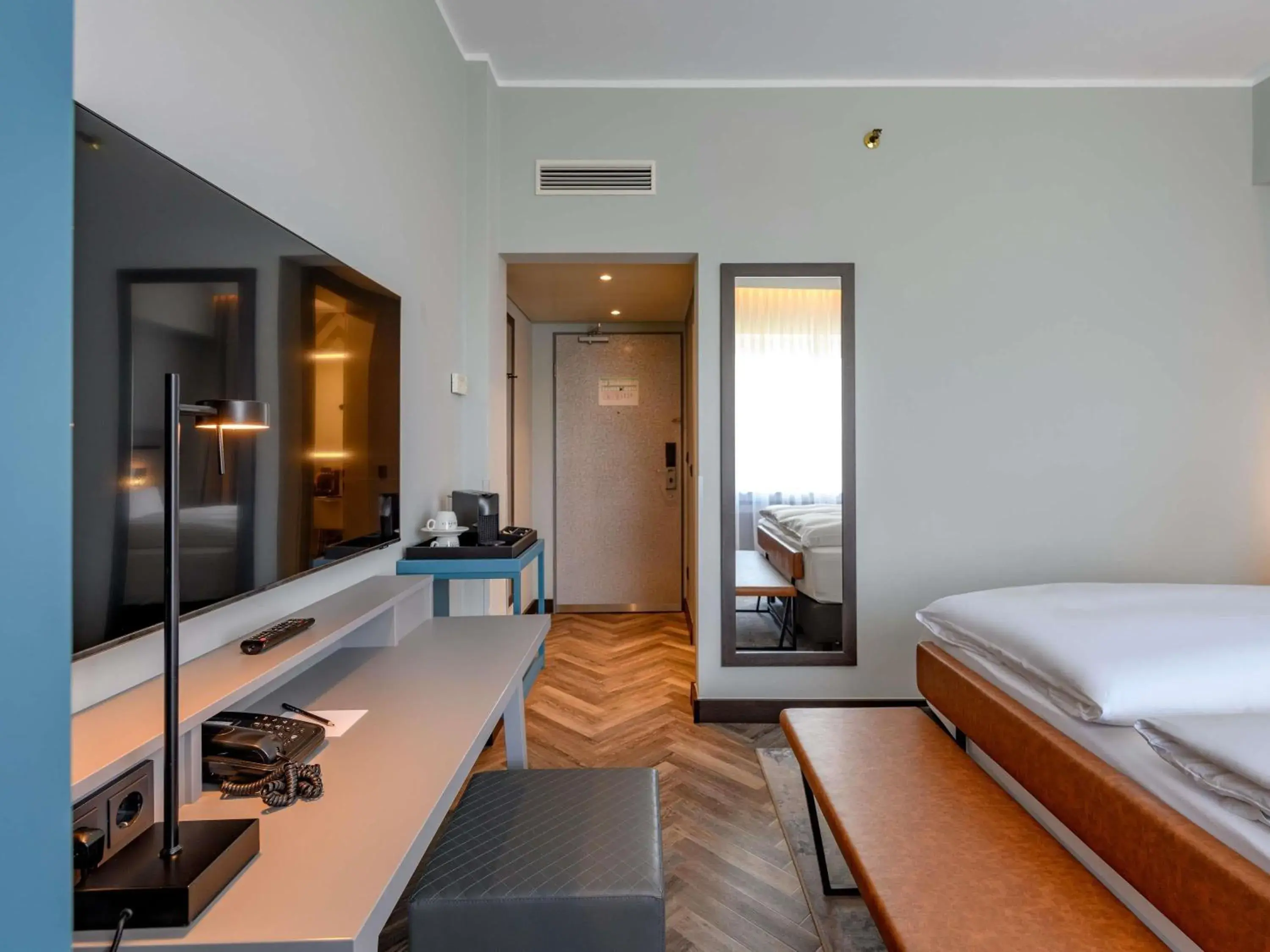 Comfort Double Room with a King-Size Bed in Mercure Hotel Dortmund Centrum Comfort Double Room with a King-Size Bed in Mercure Hotel Dortmund Centrum