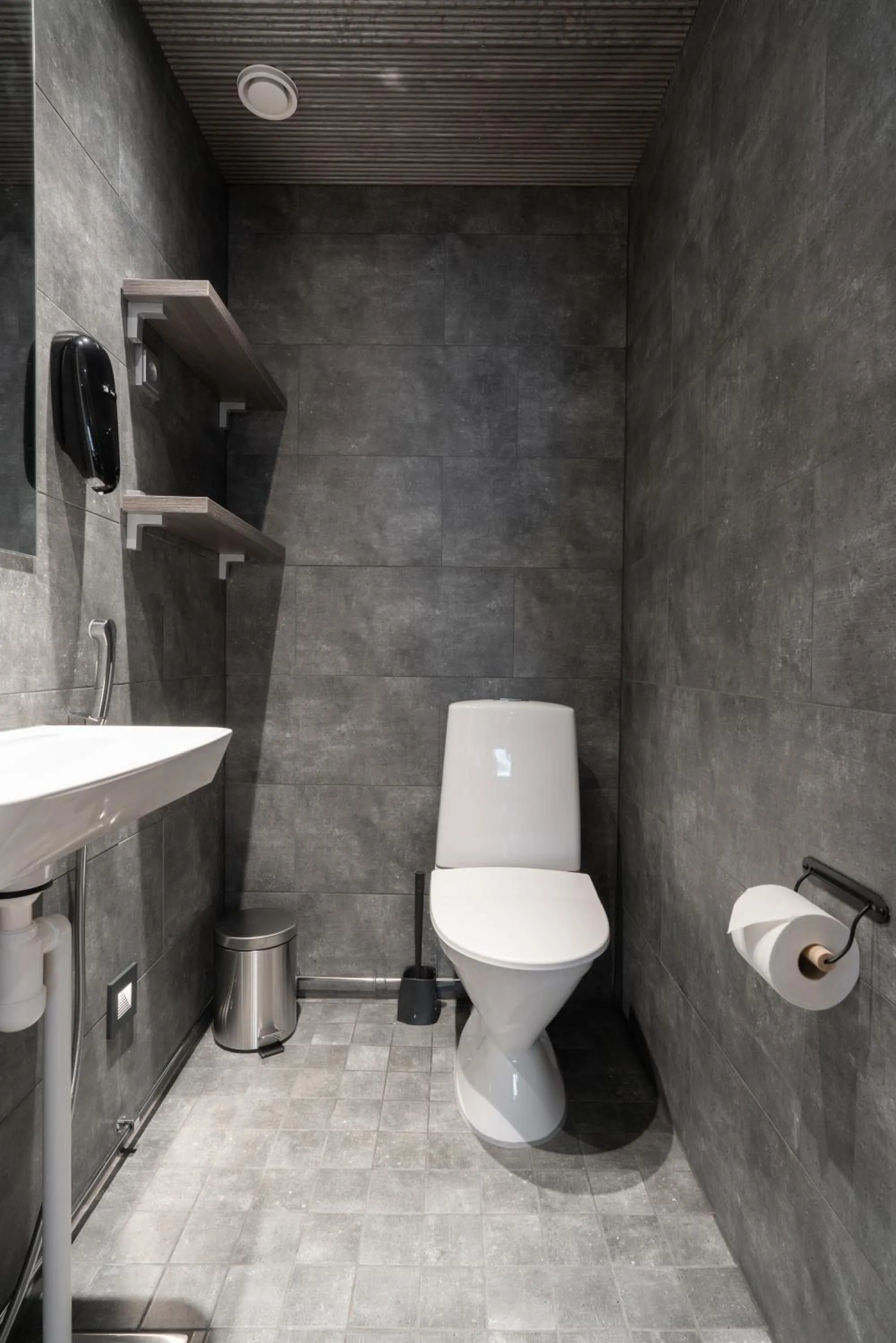 Toilet in Ski-Inn RukaValley