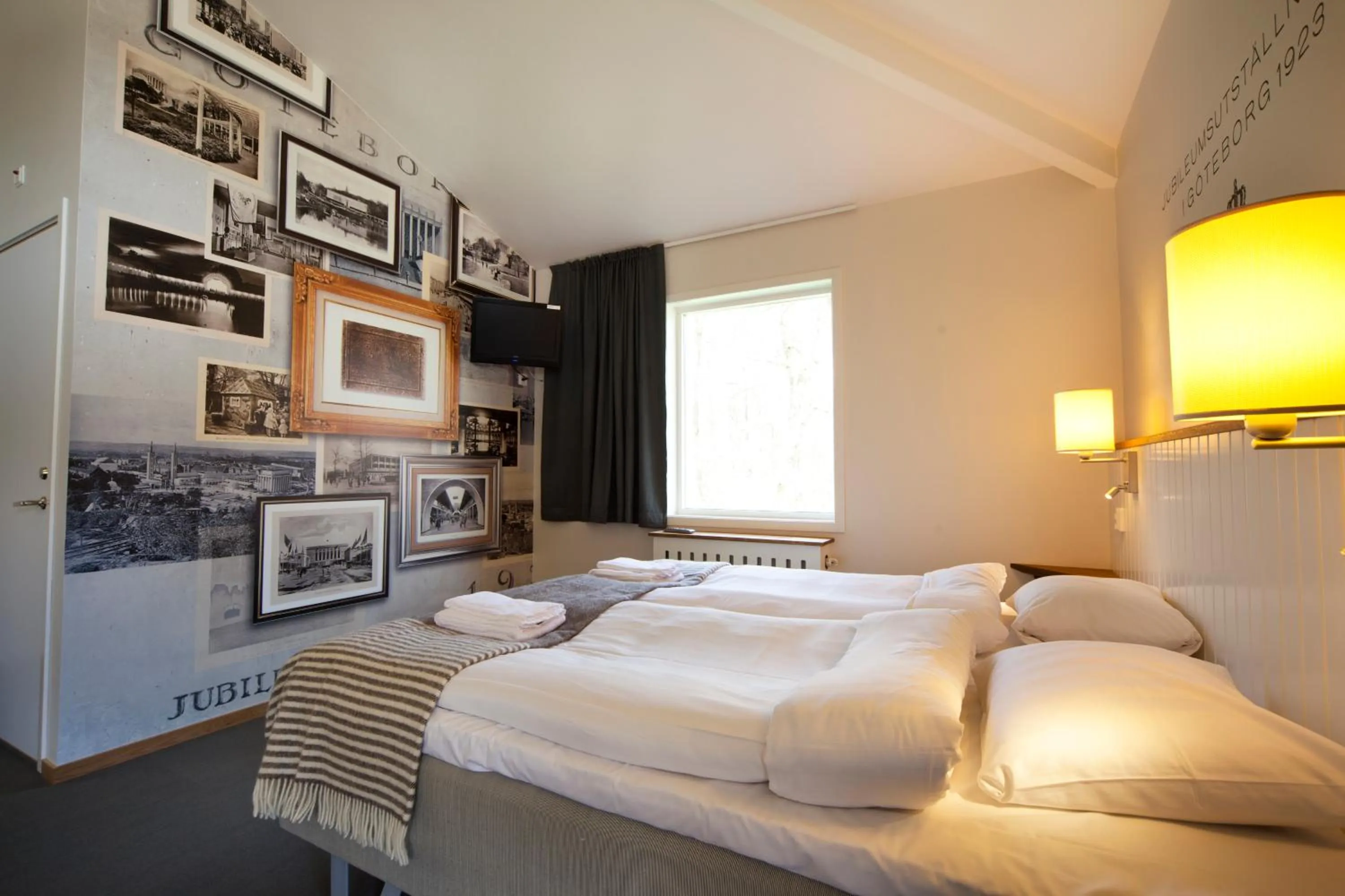 Bedroom, Bed in Lisebergsbyns B&B