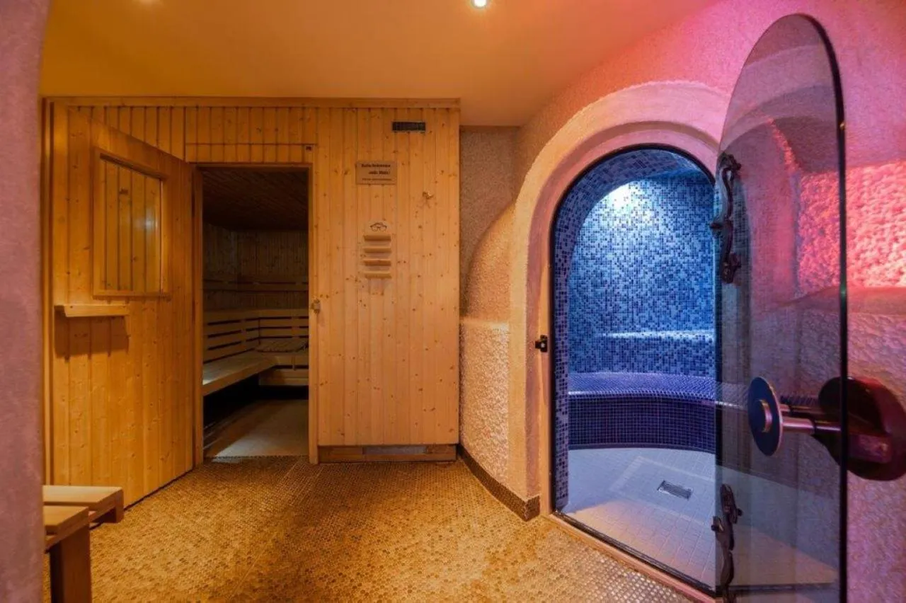 Sauna, Bed in Kronenhotel