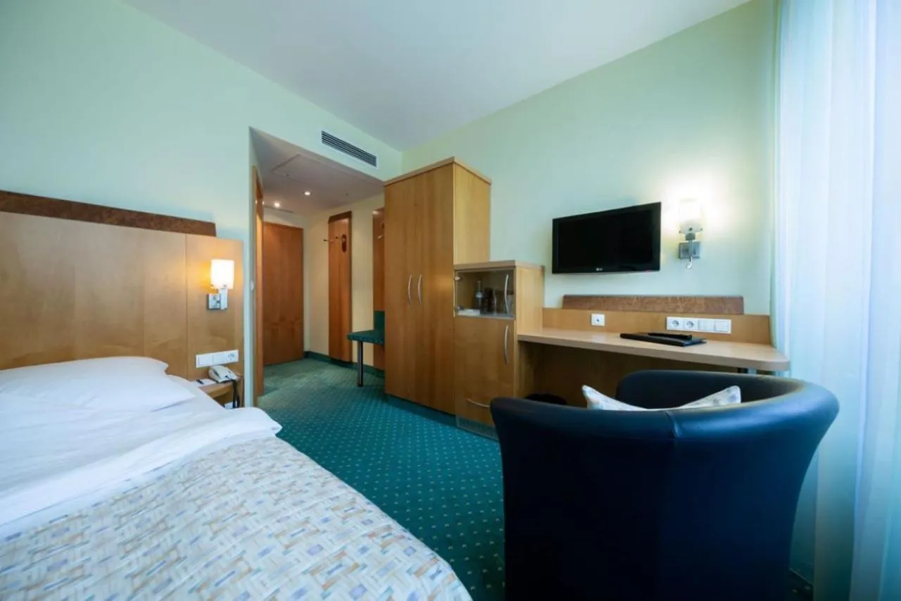 TV and multimedia, Bed in Kronenhotel