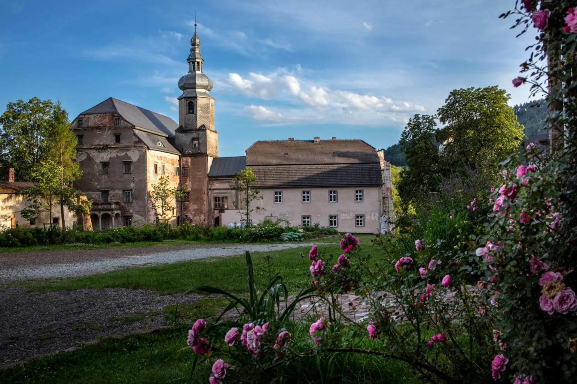 Property building in Zamek Sarny - Schloss Scharfeneck