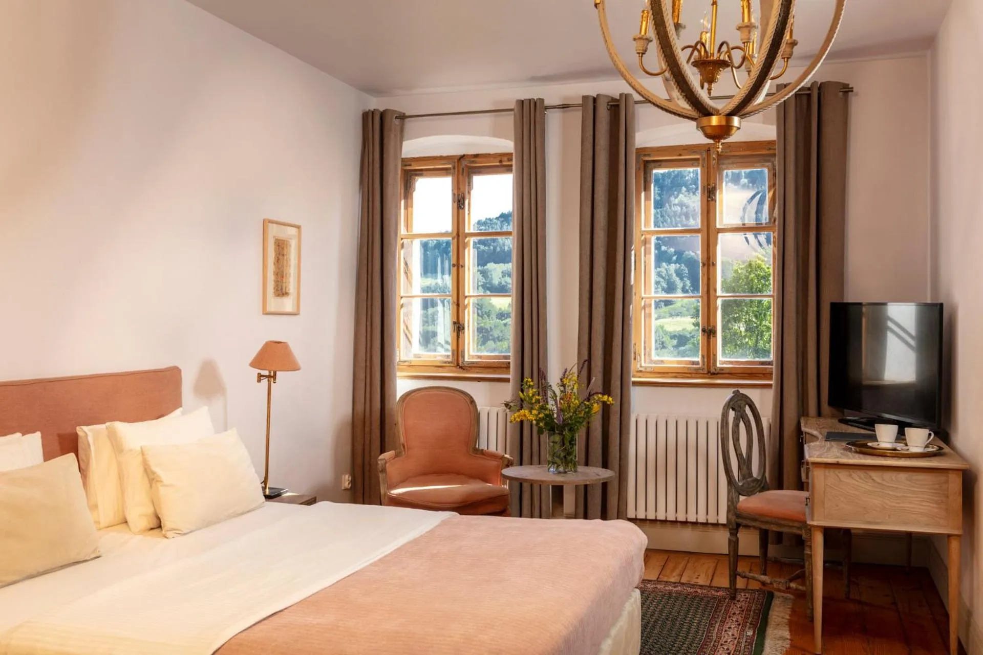 Bed in Zamek Sarny - Schloss Scharfeneck