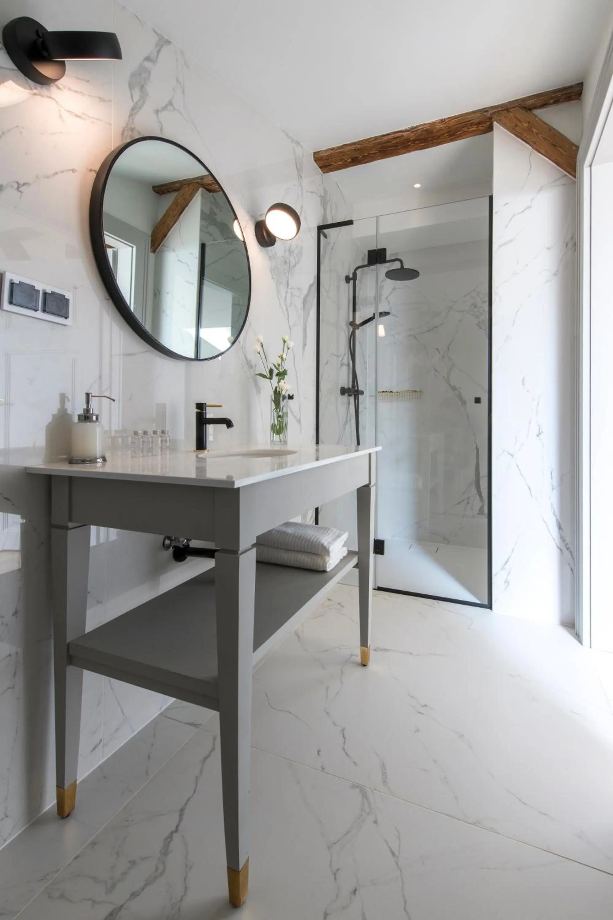 Shower in Zamek Sarny - Schloss Scharfeneck