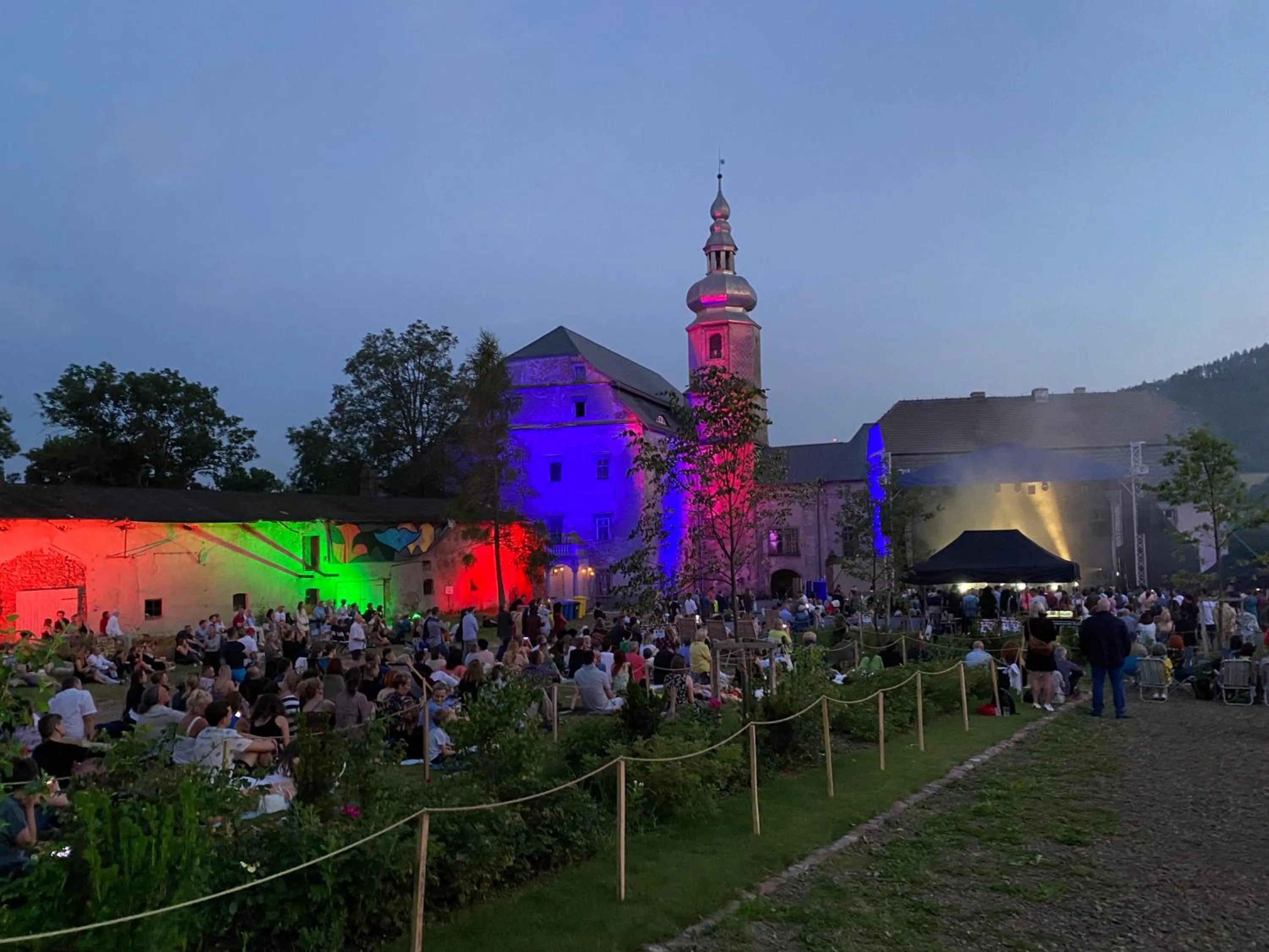 Evening entertainment in Zamek Sarny - Schloss Scharfeneck