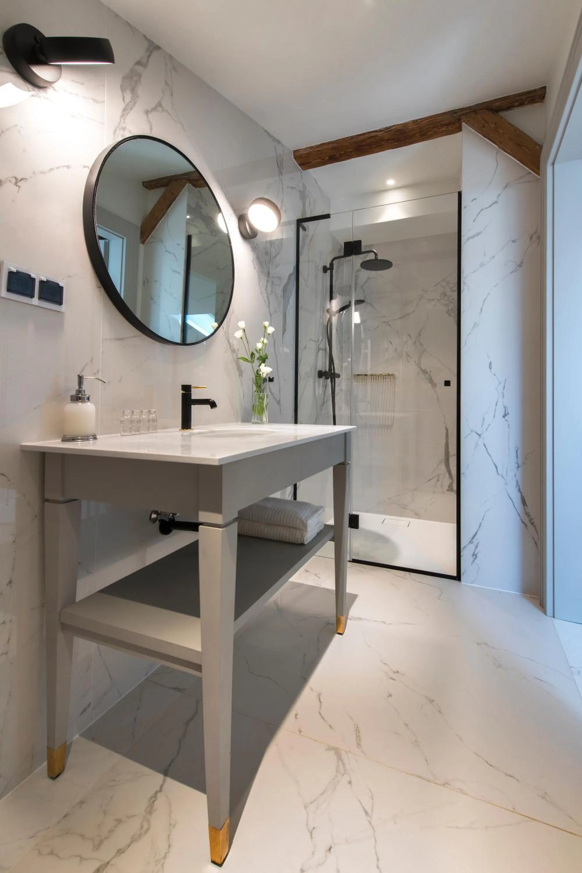 Shower in Zamek Sarny - Schloss Scharfeneck