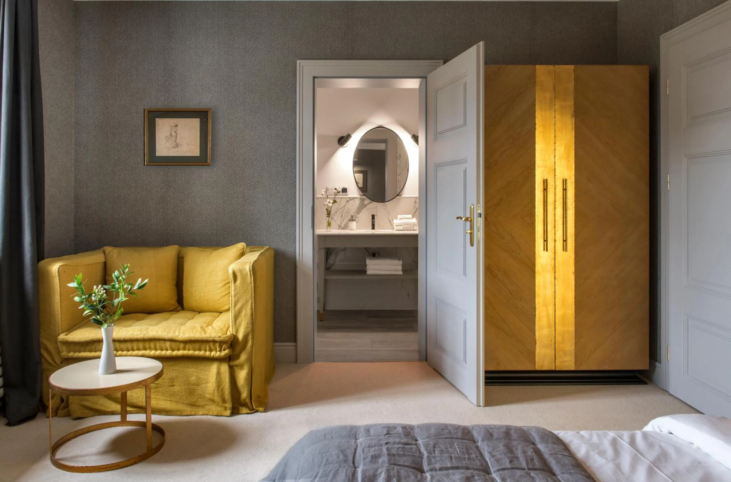 Seating area, Bed in Zamek Sarny - Schloss Scharfeneck