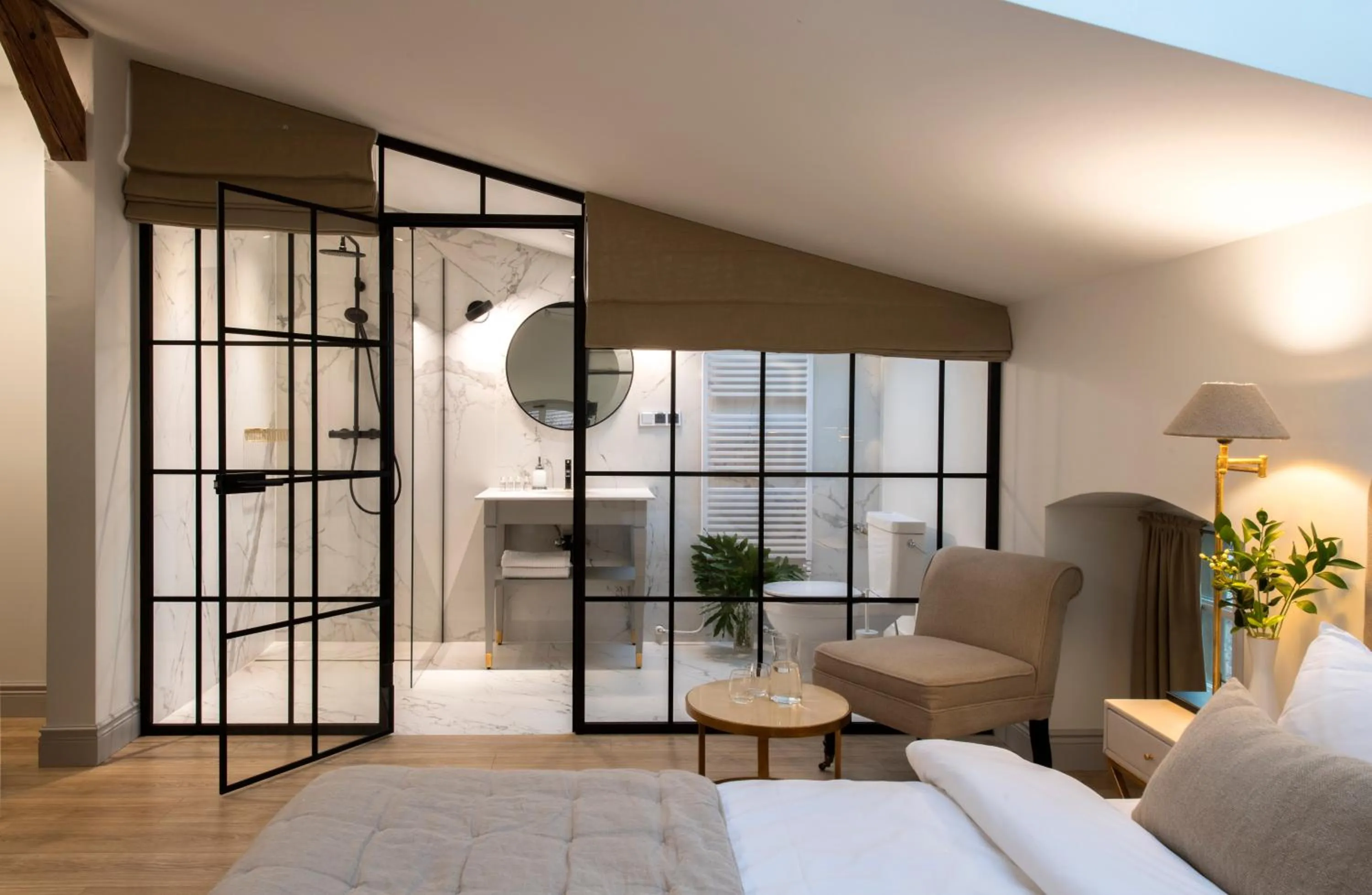 Bathroom, Bed in Zamek Sarny - Schloss Scharfeneck