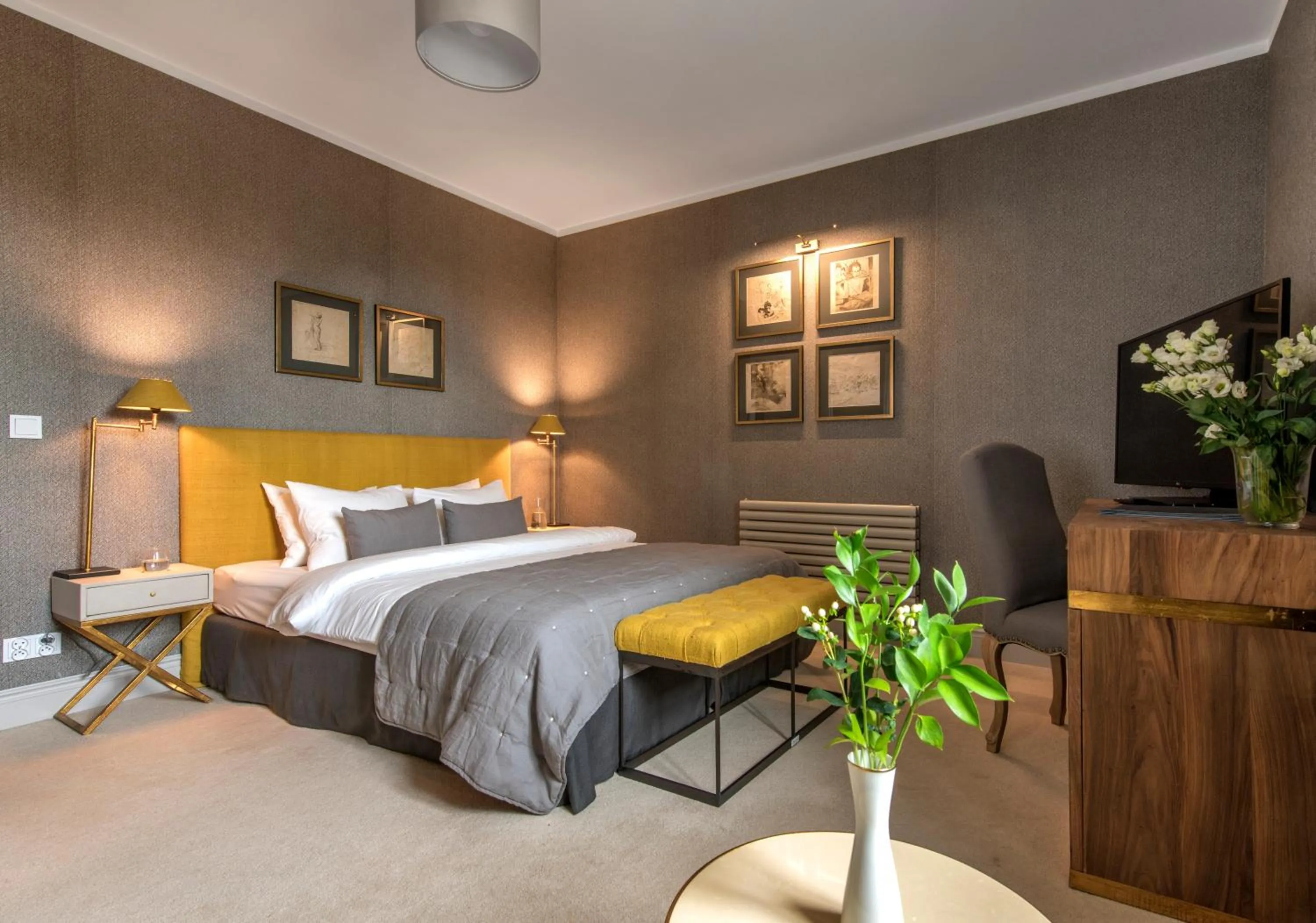 Bed in Zamek Sarny - Schloss Scharfeneck