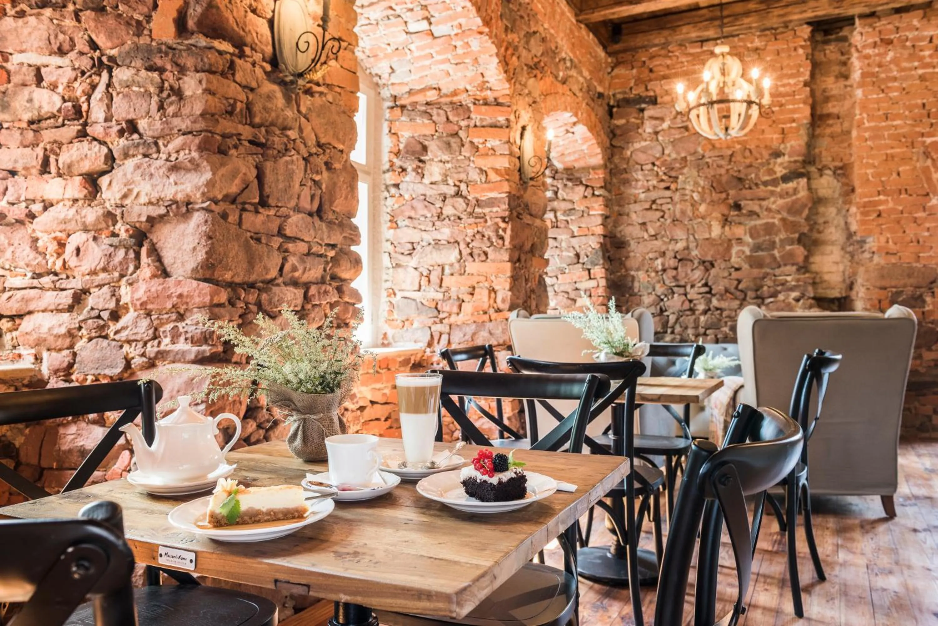 Restaurant/places to eat in Zamek Sarny - Schloss Scharfeneck