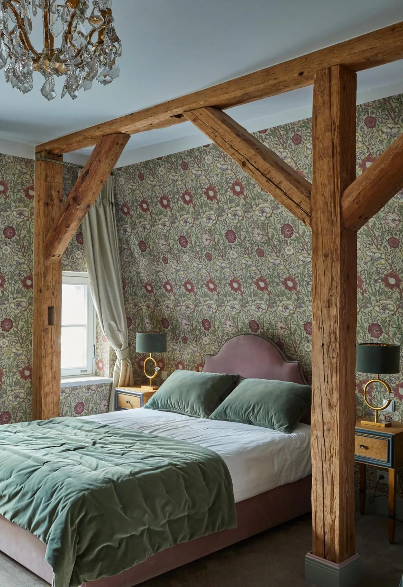 Bed in Zamek Sarny - Schloss Scharfeneck