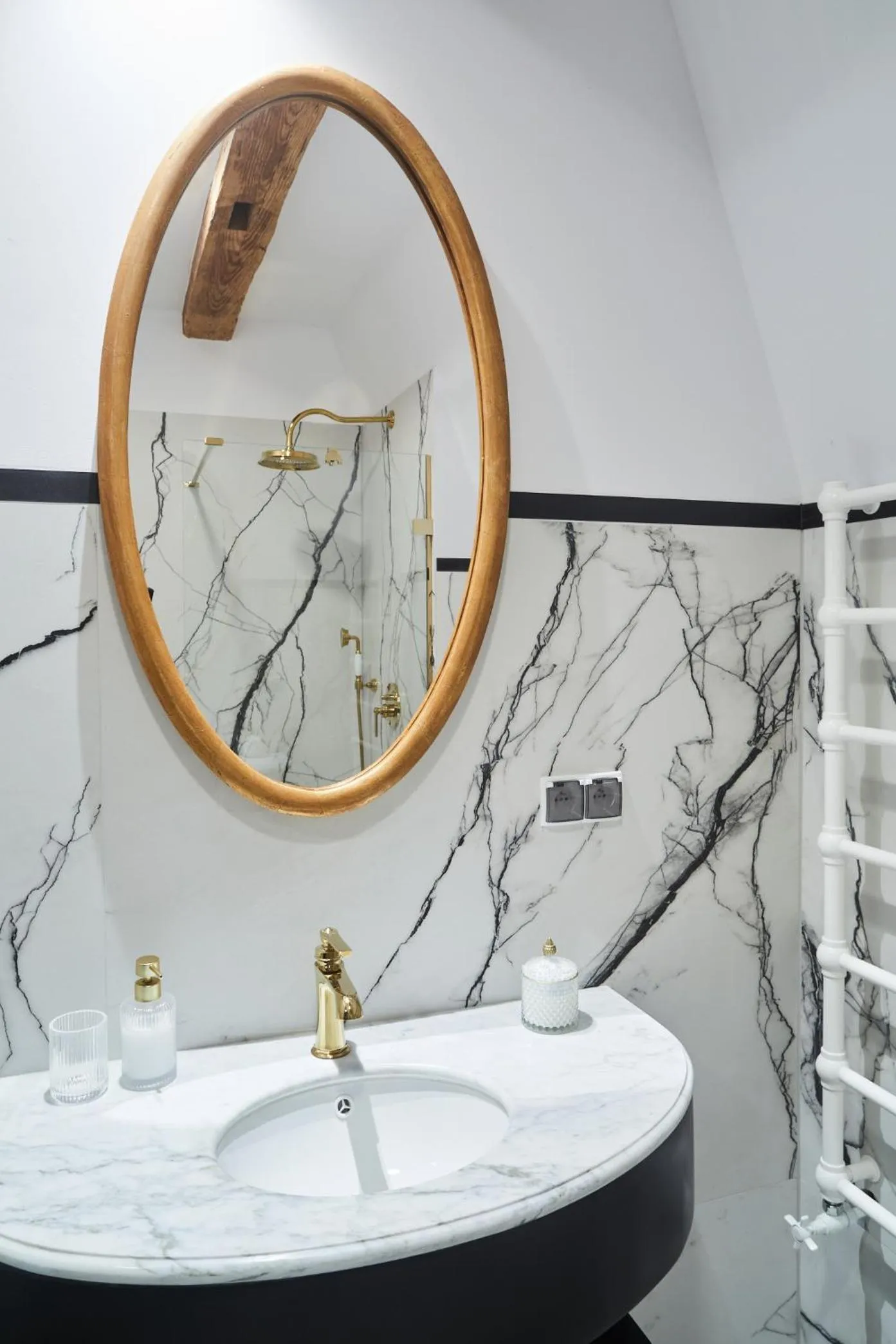 Shower in Zamek Sarny - Schloss Scharfeneck