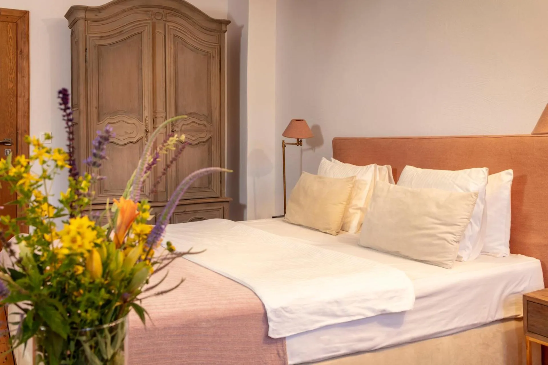 Bed in Zamek Sarny - Schloss Scharfeneck