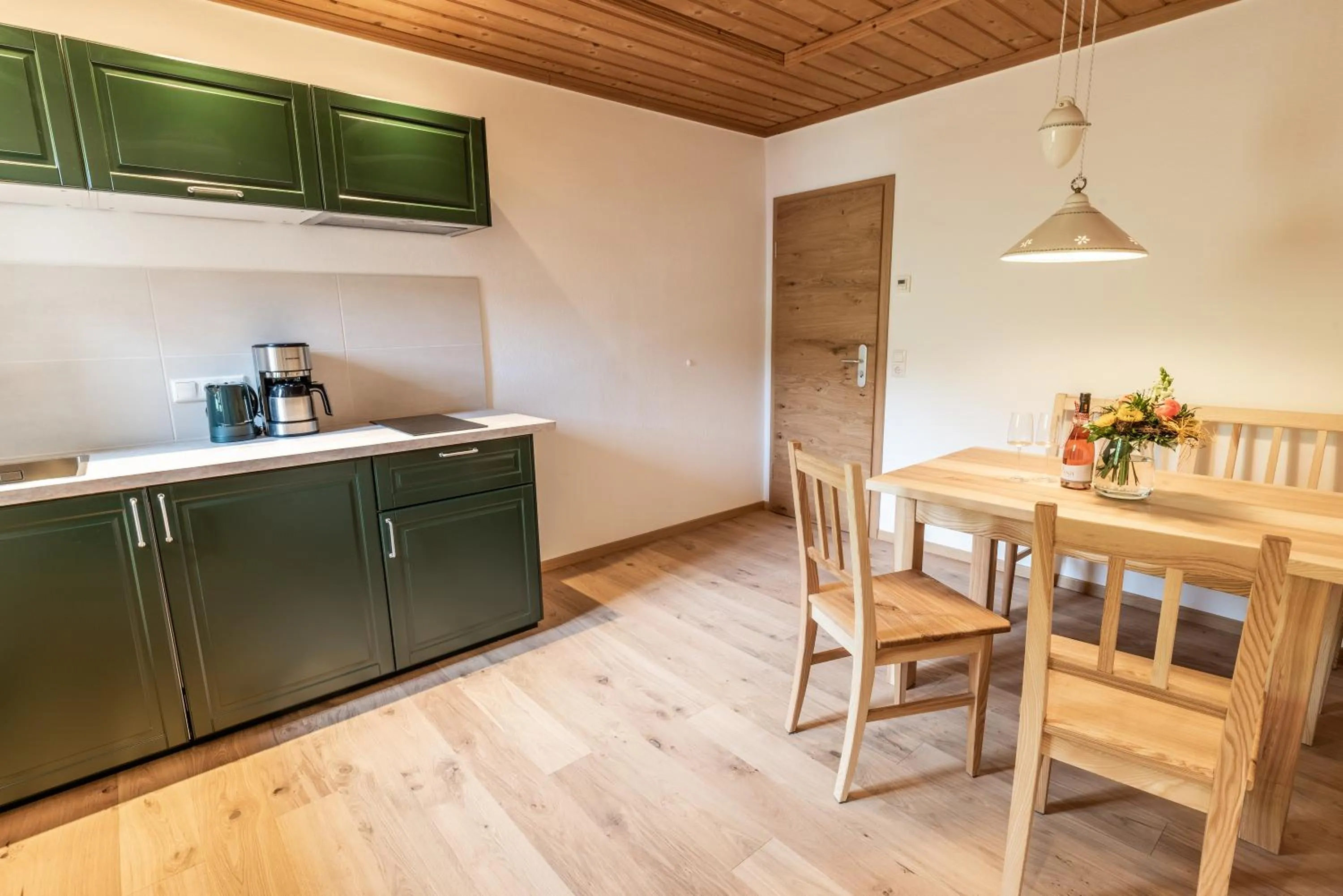 Coffee/tea facilities in Gästehaus Neu am Passionstheater