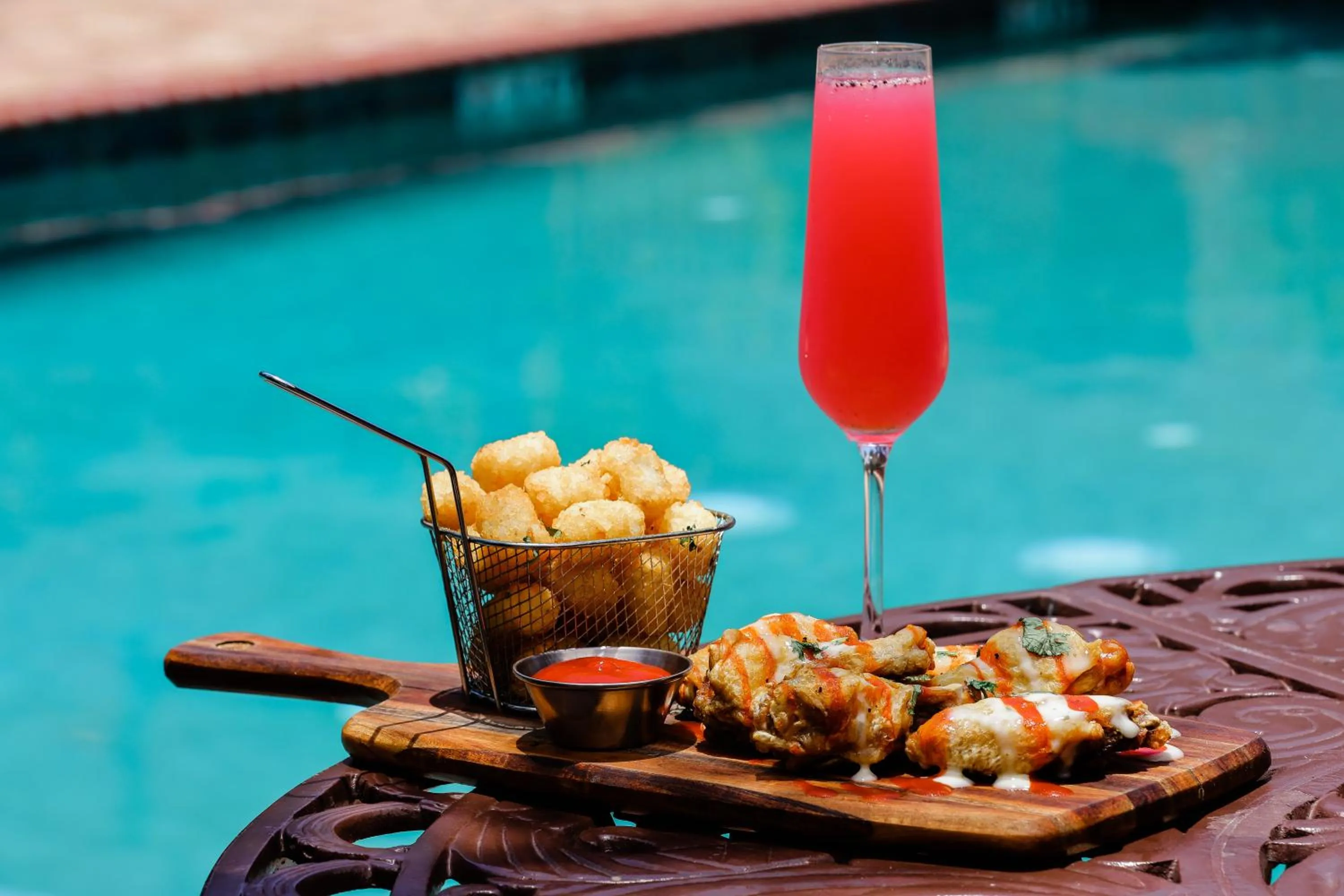 Food and drinks in The Bungalows on Shary