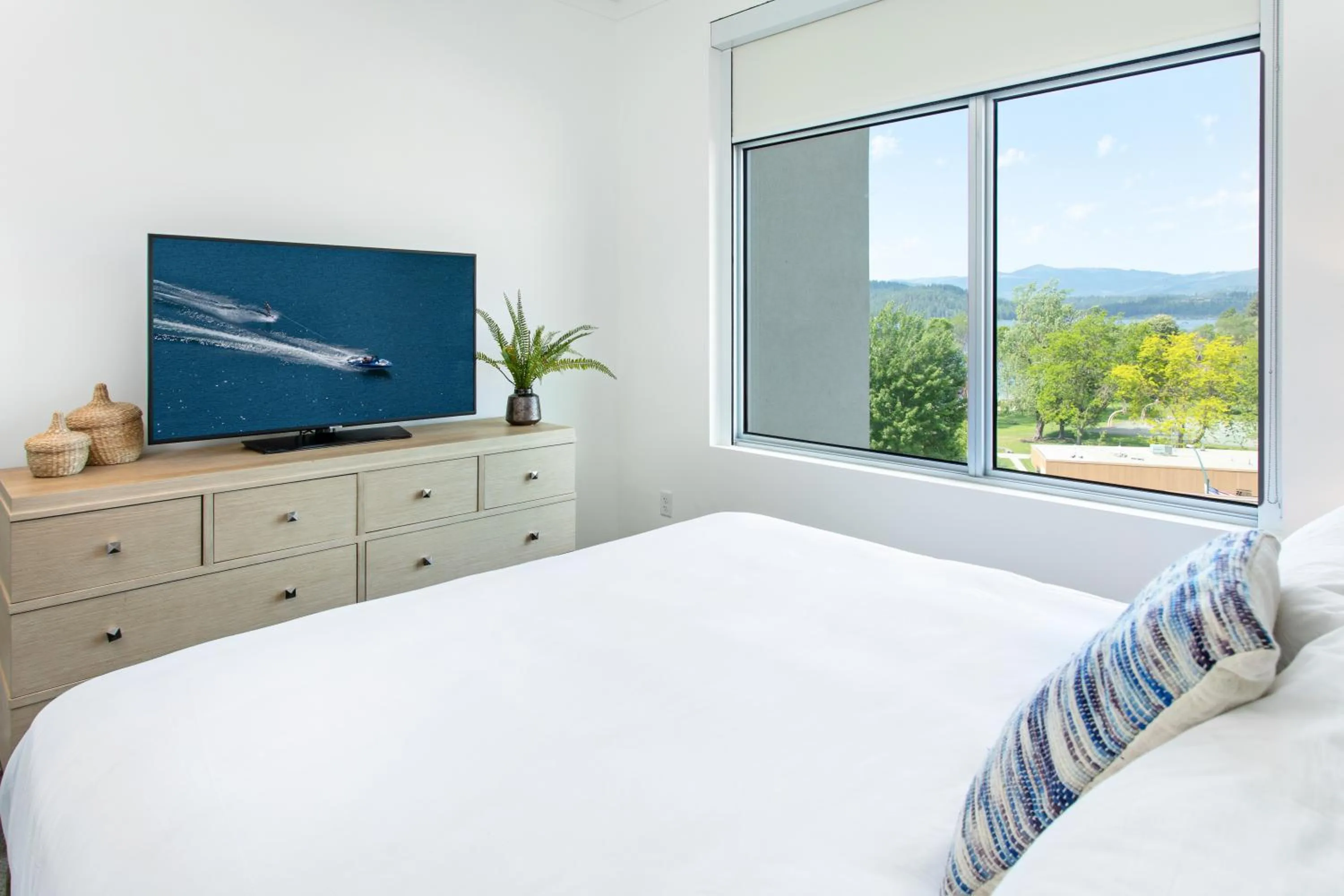 Bedroom, Bed in One Lakeside