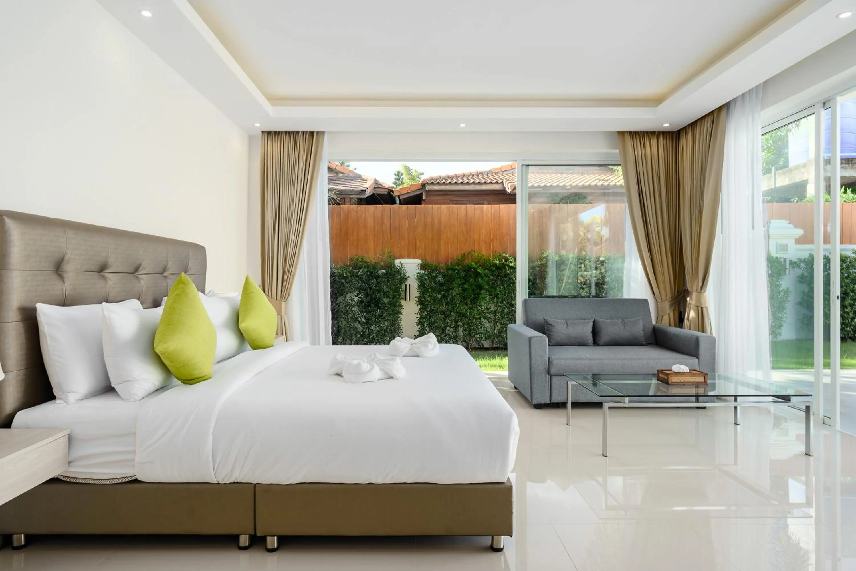 Bed in Sunset View Pool Villa 7 BR 14-16 Persons