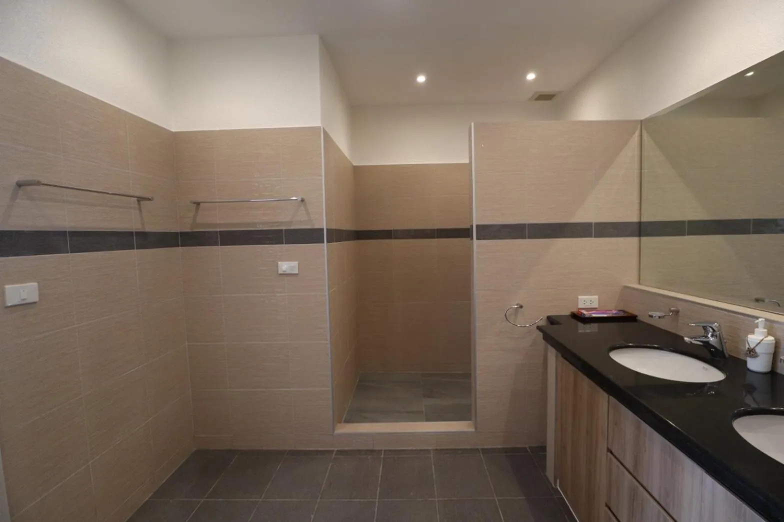 Shower in Sunset View Pool Villa 7 BR 14-16 Persons