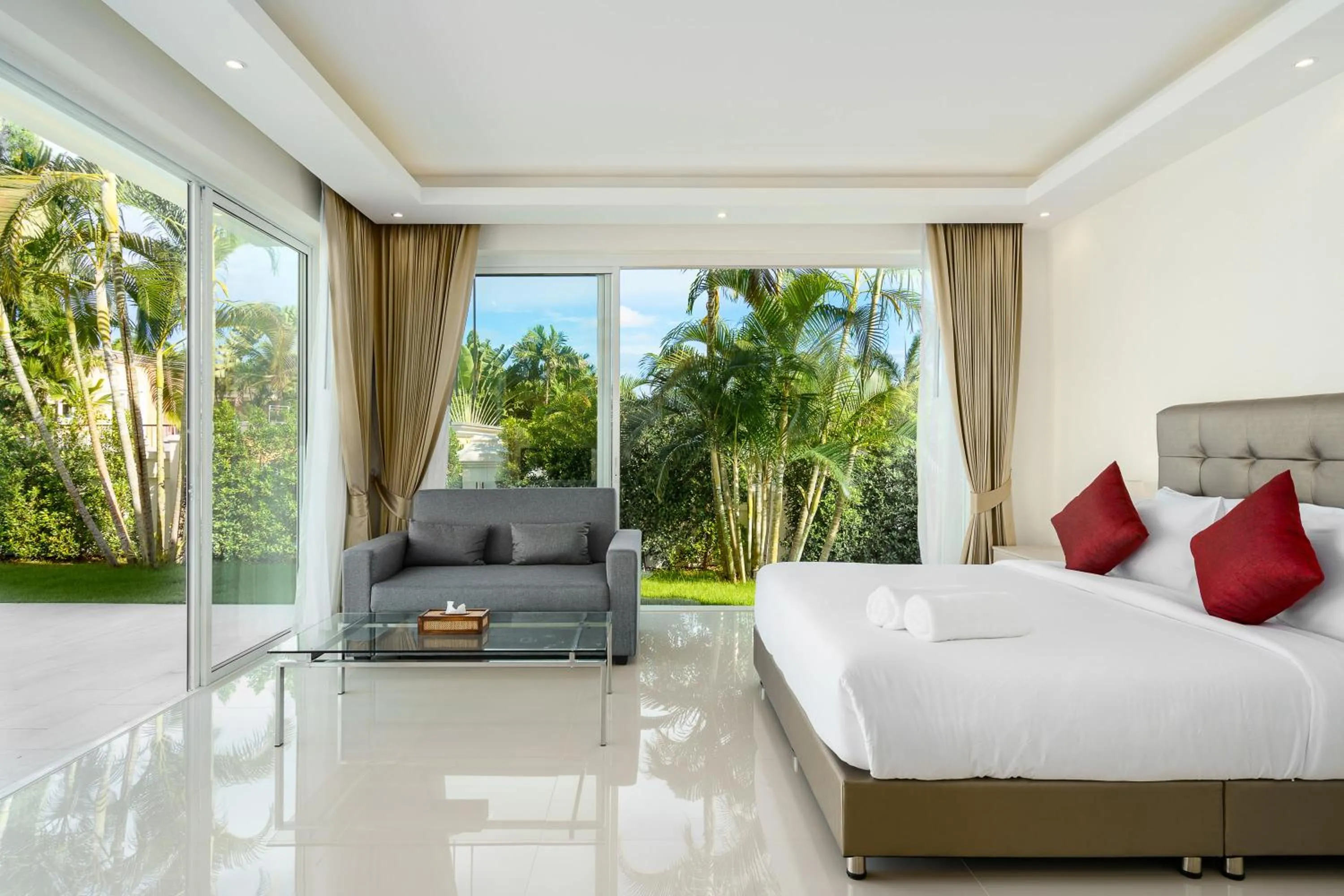 Bed in Sunset View Pool Villa 7 BR 14-16 Persons