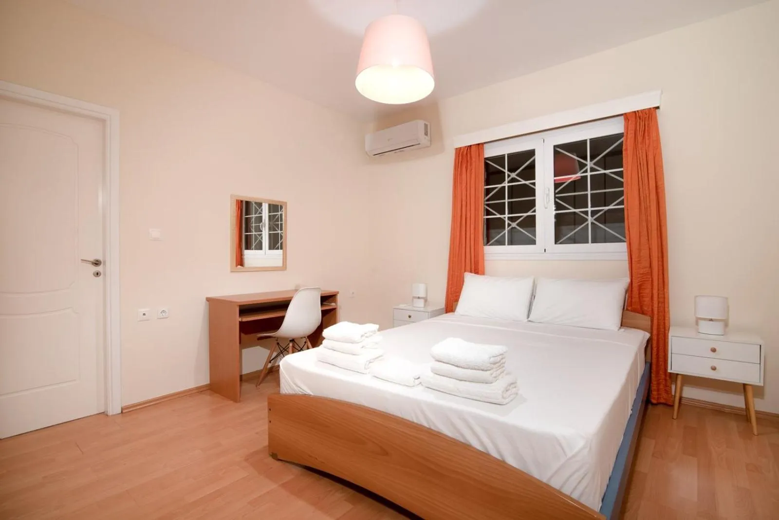Bed in SK-George Apartments by the Sea and Airport
