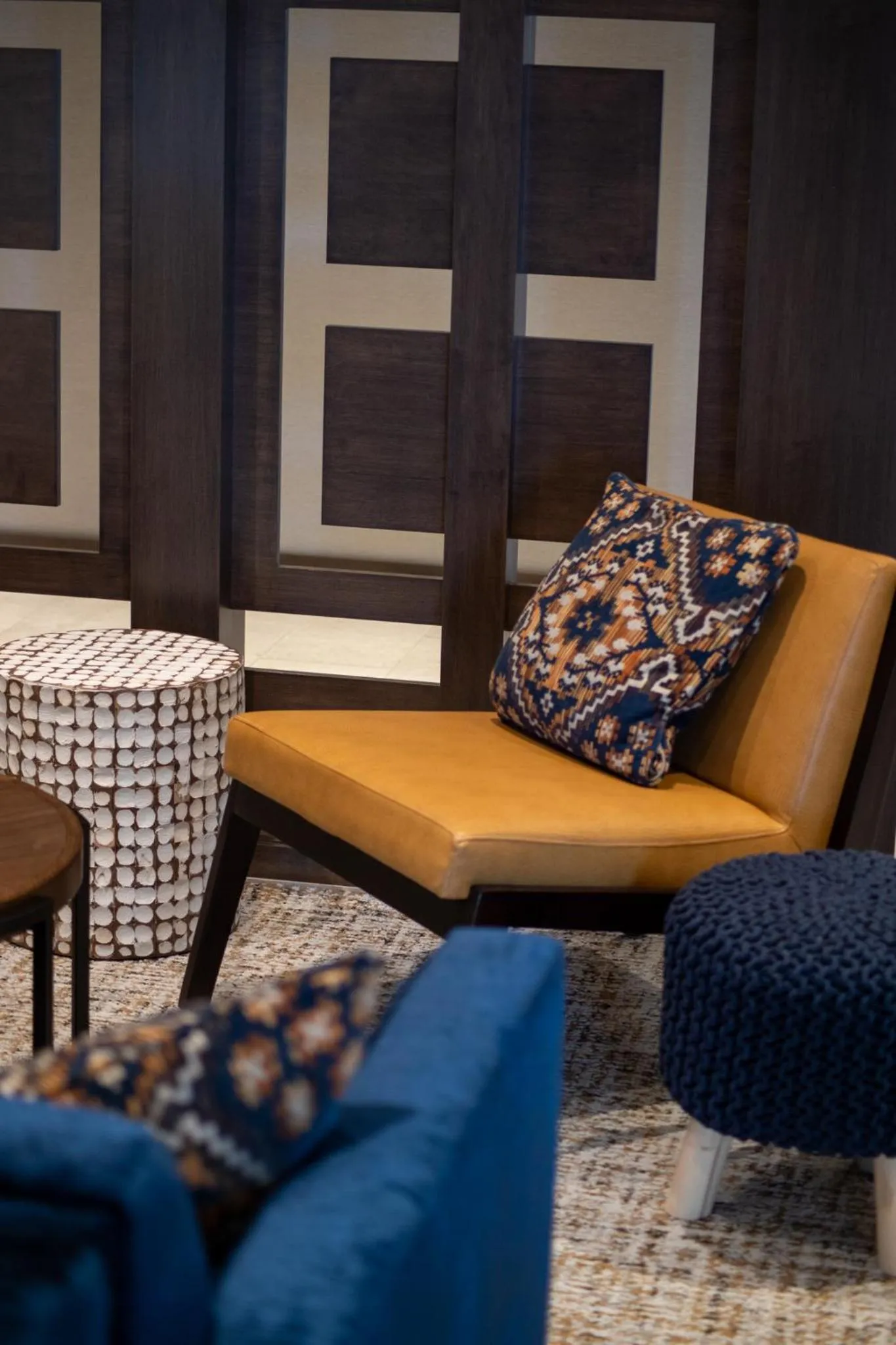 Seating area in Hyatt Place Altoona/Des Moines