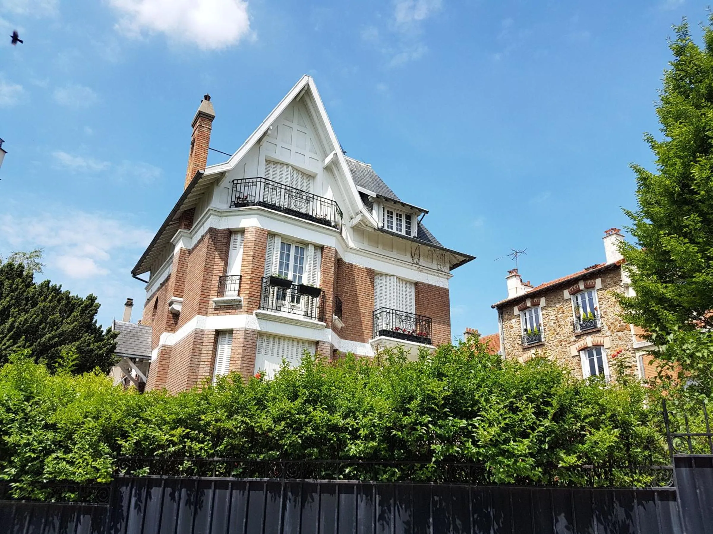 Property building in La Romantique