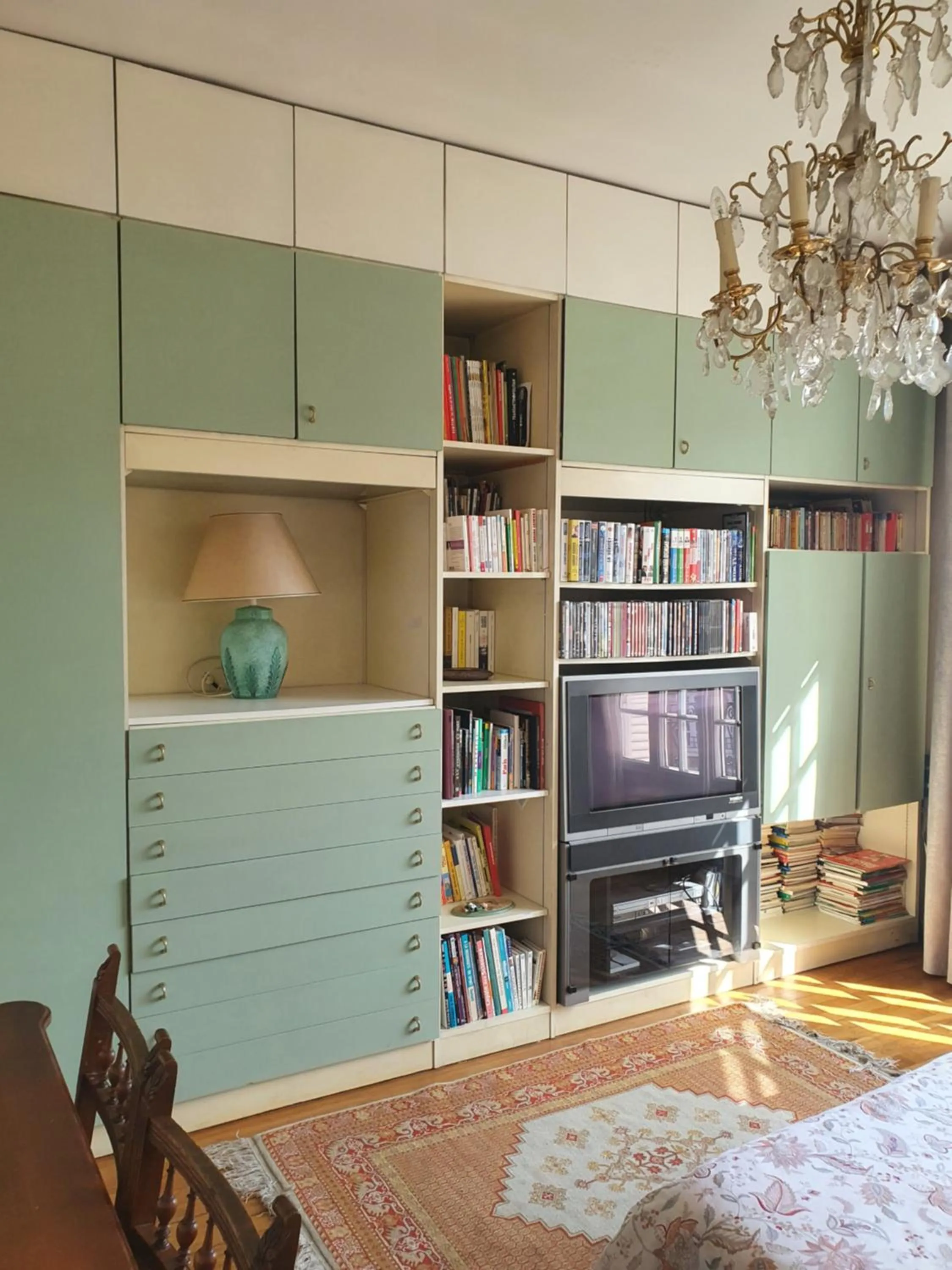 Library in La Romantique