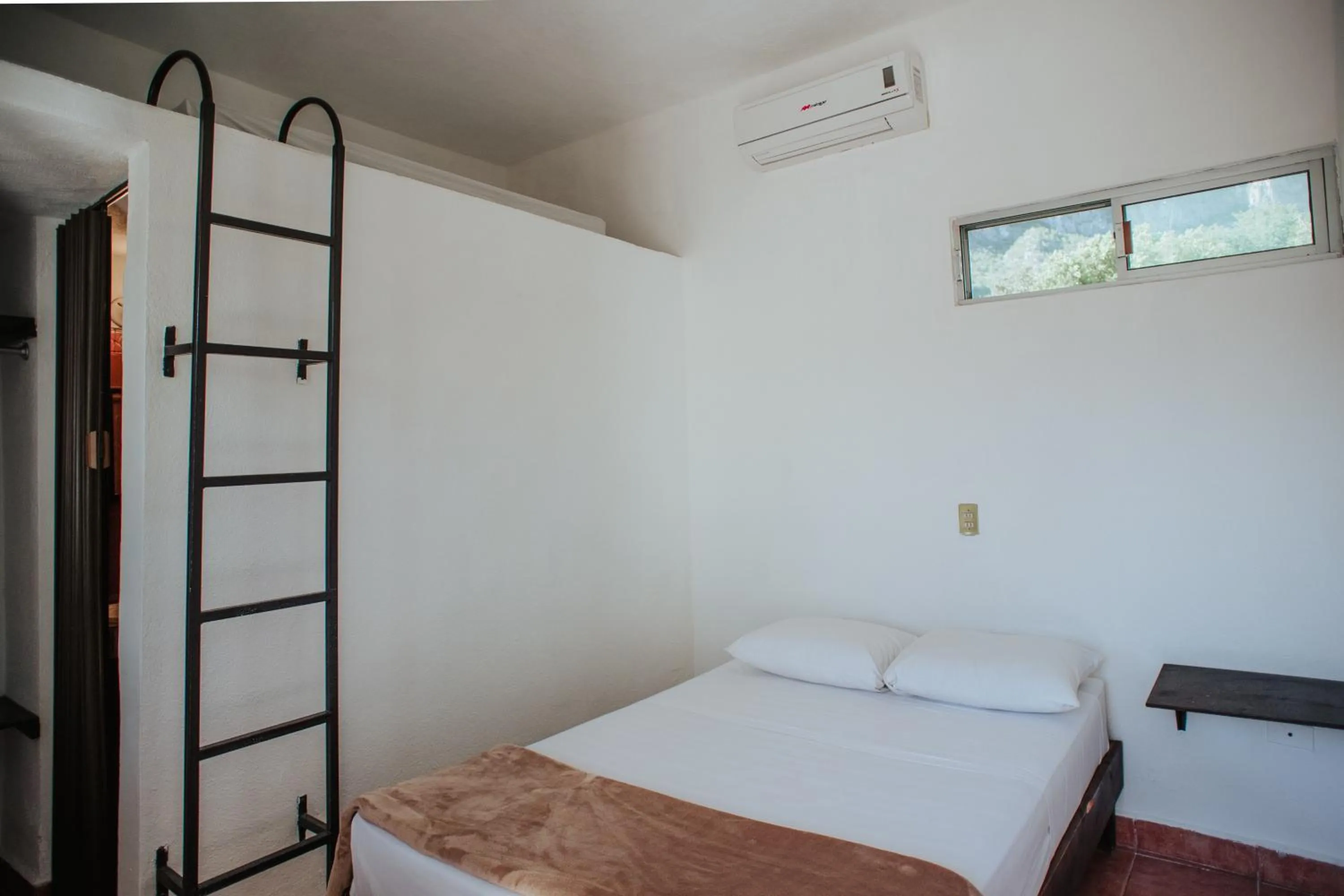 Bed in La Posada en el Potrero Chico