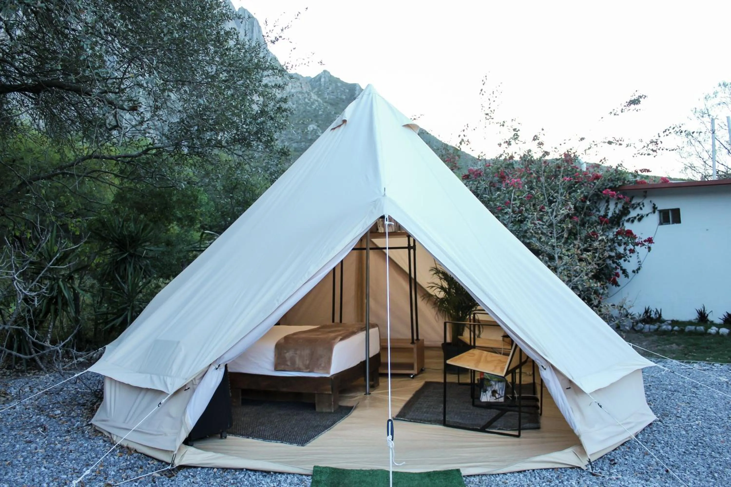 Facade/entrance in La Posada en el Potrero Chico
