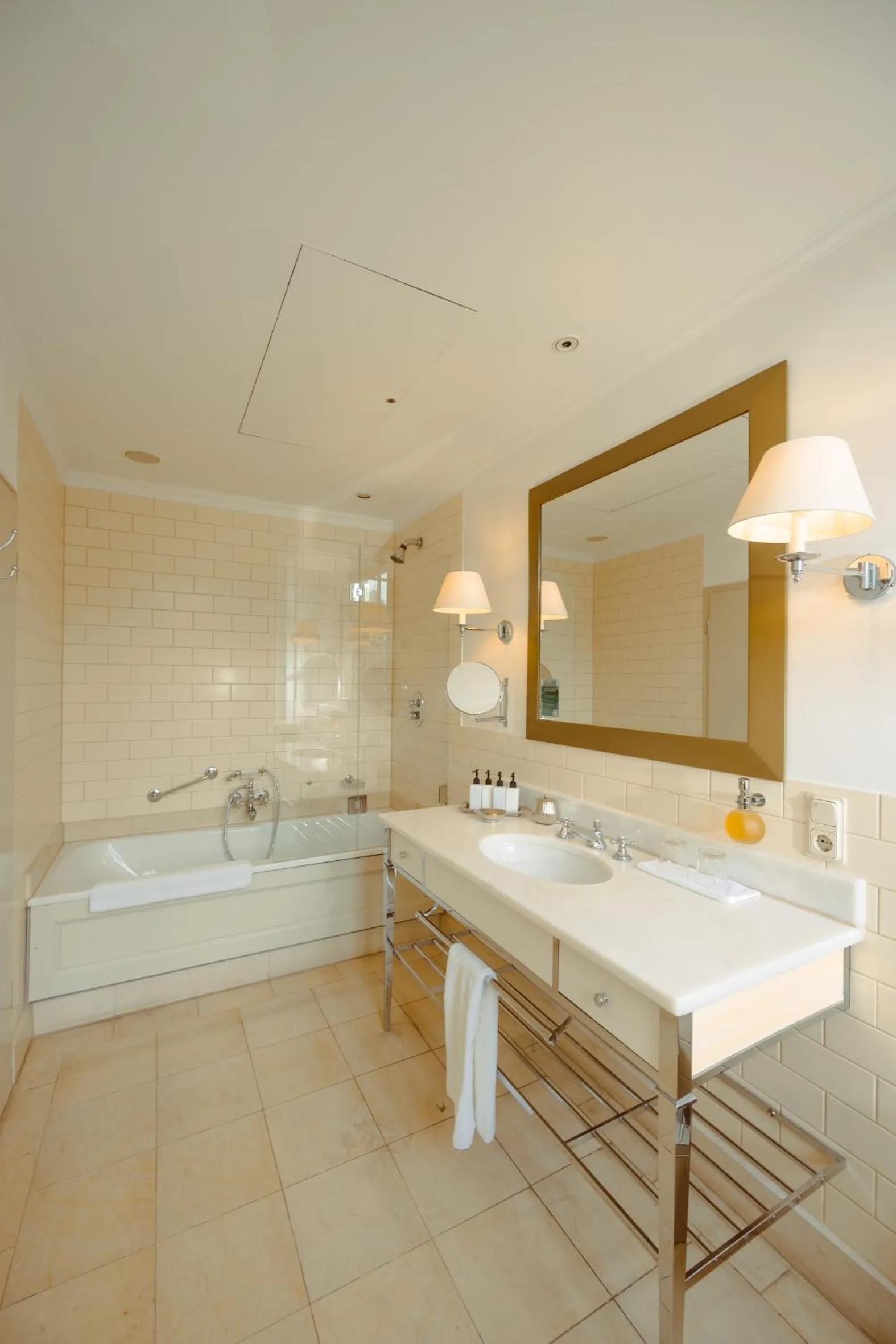 Bathroom in Parkhotel Quellenhof Aachen