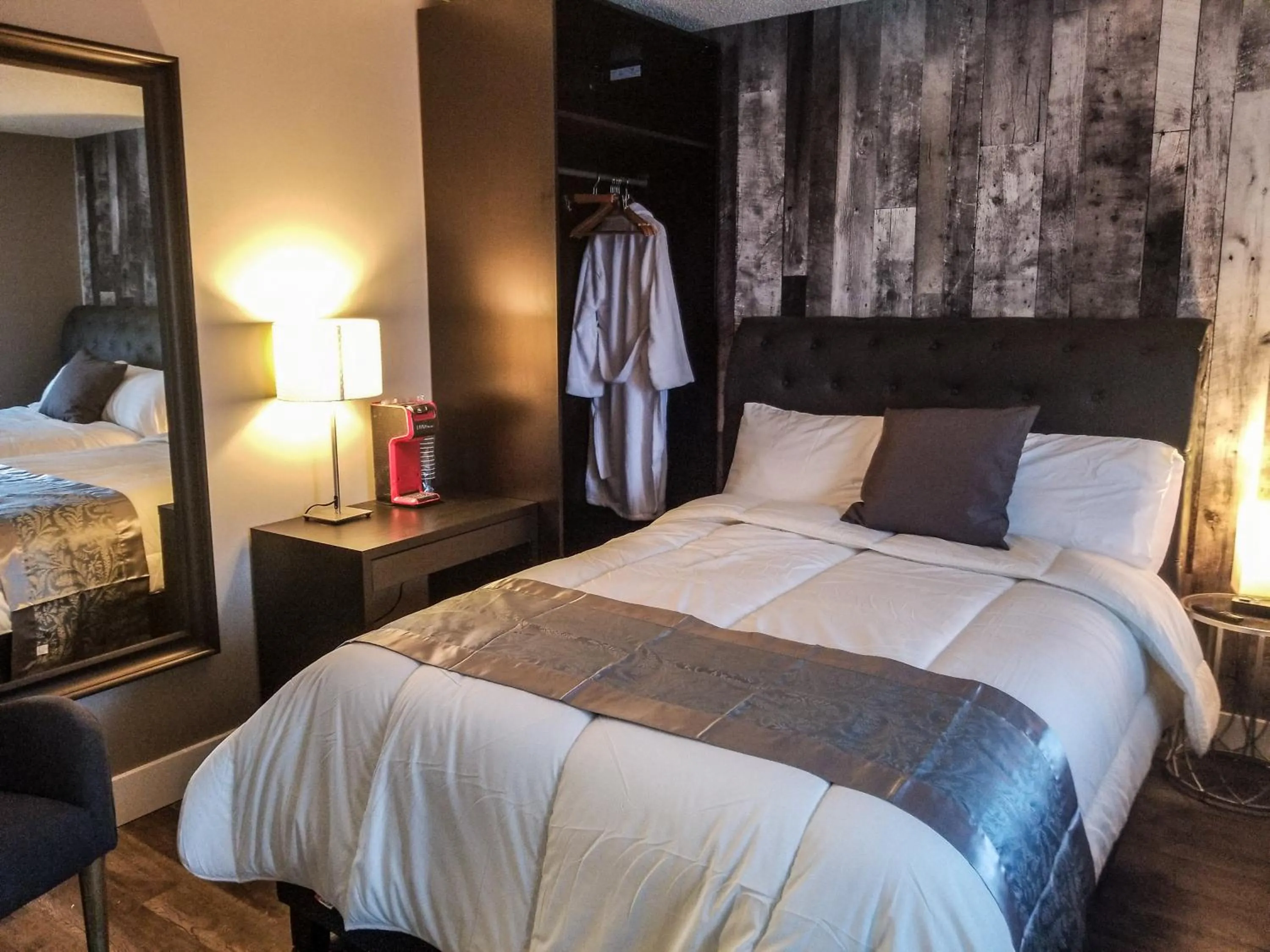 Bed in 7 Day's Hotel