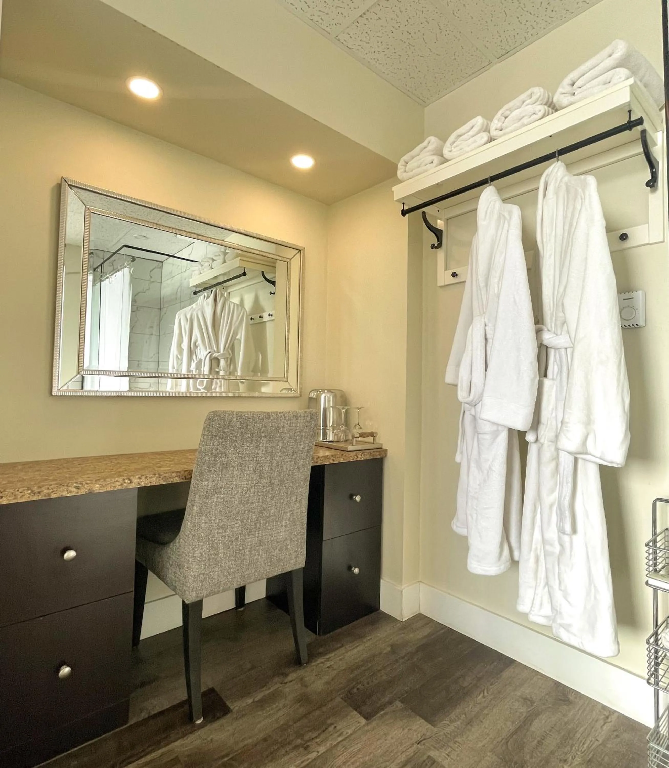 oven in 7 Day's Hotel