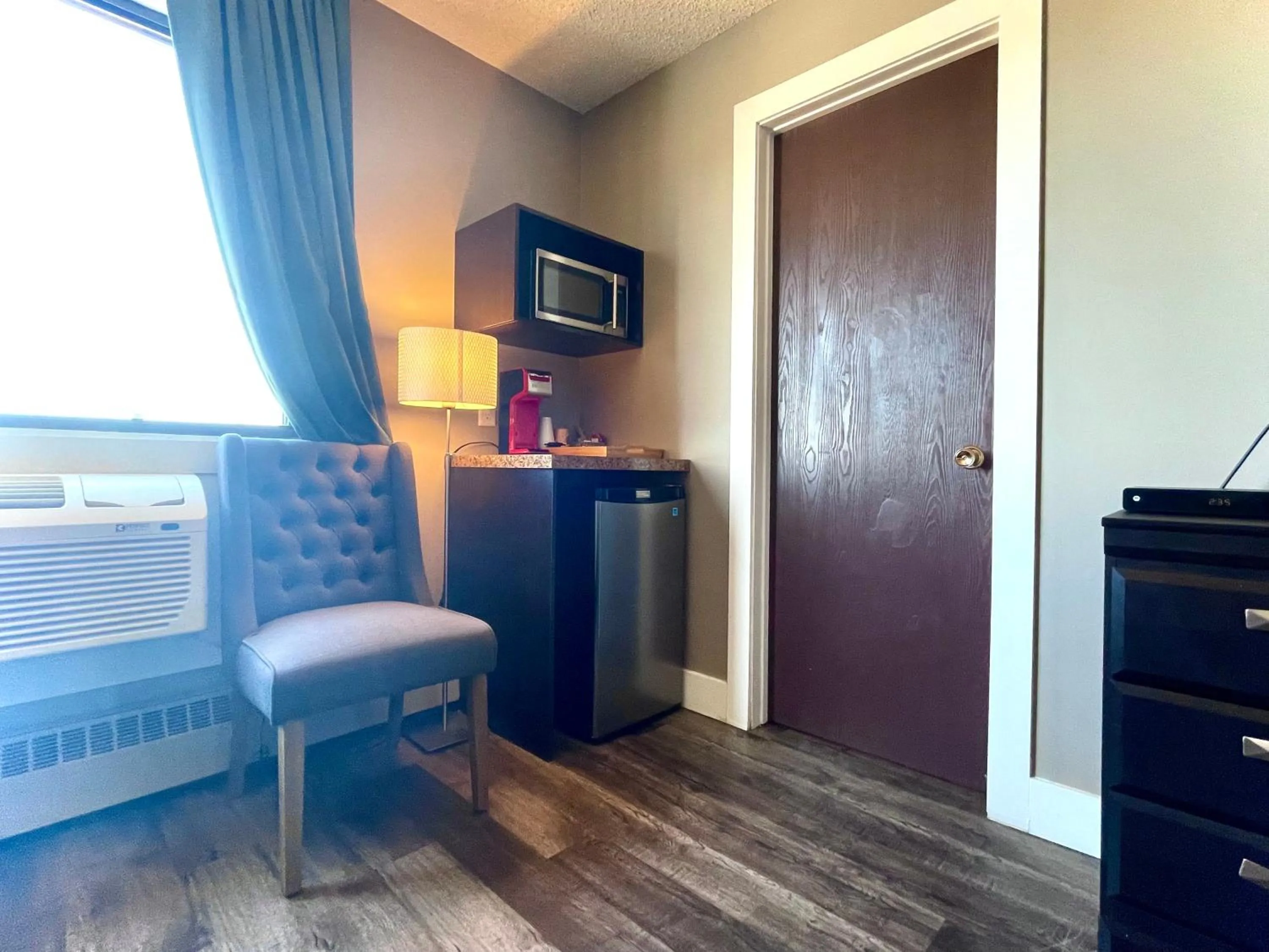 Coffee/tea facilities in 7 Day's Hotel