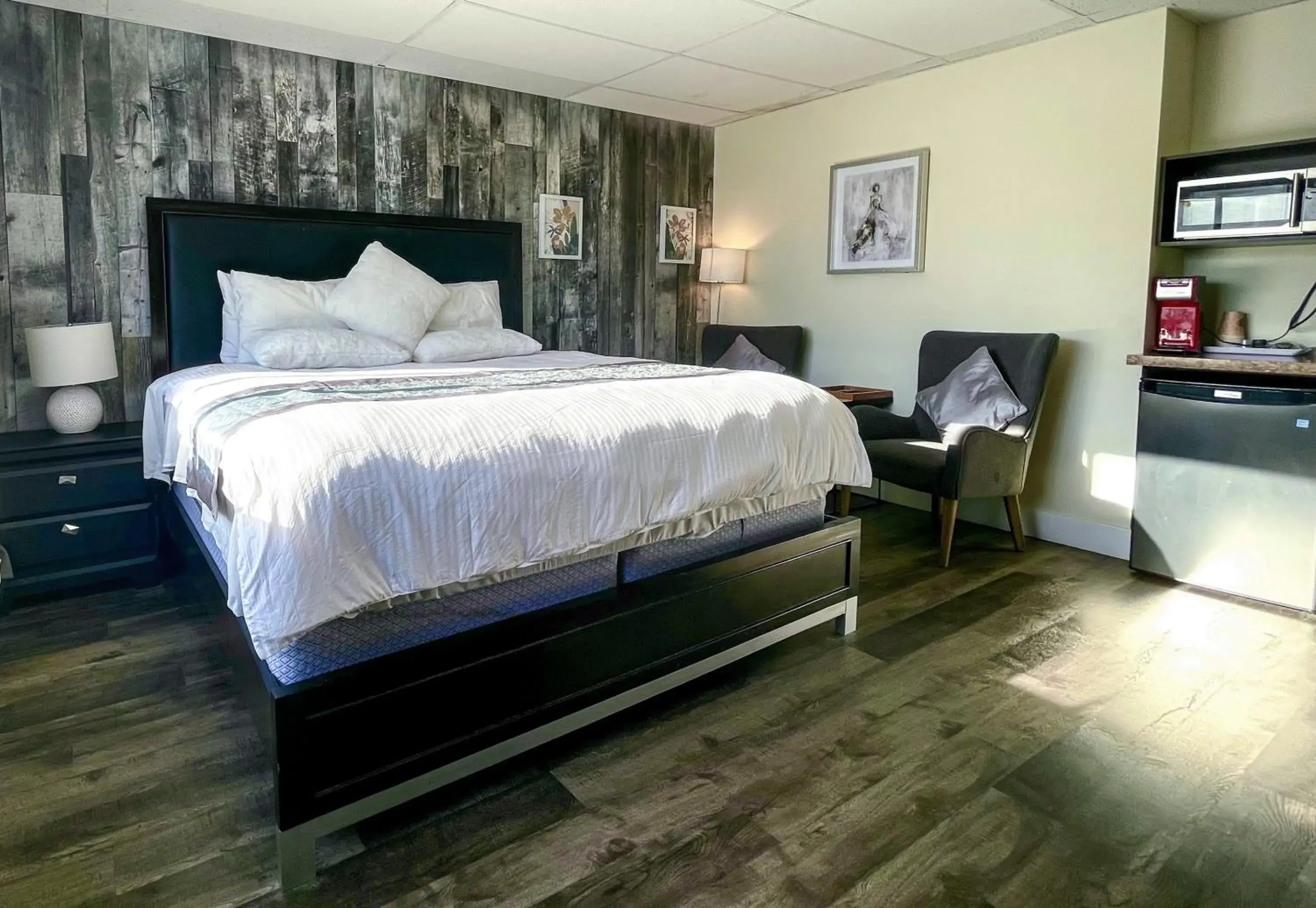 Deluxe King Suite in 7 Day's Hotel Deluxe King Suite in 7 Day's Hotel