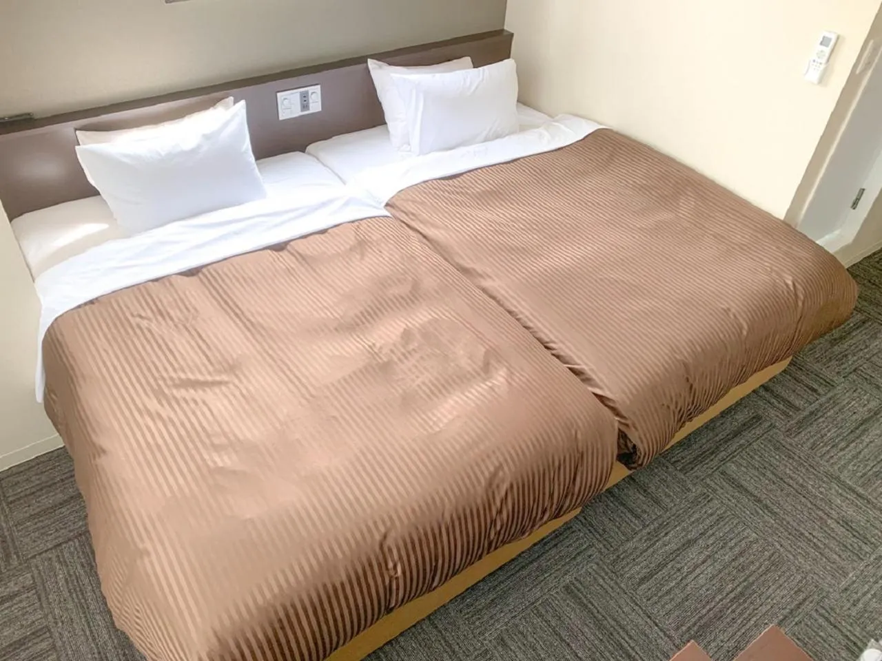 Bed in HOTEL LiVEMAX Hiroshima Peace Park Mae