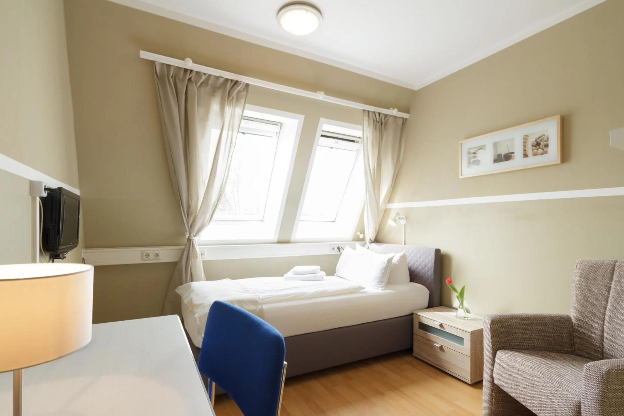 Photo of the whole room, Bed in Hotel Pankow