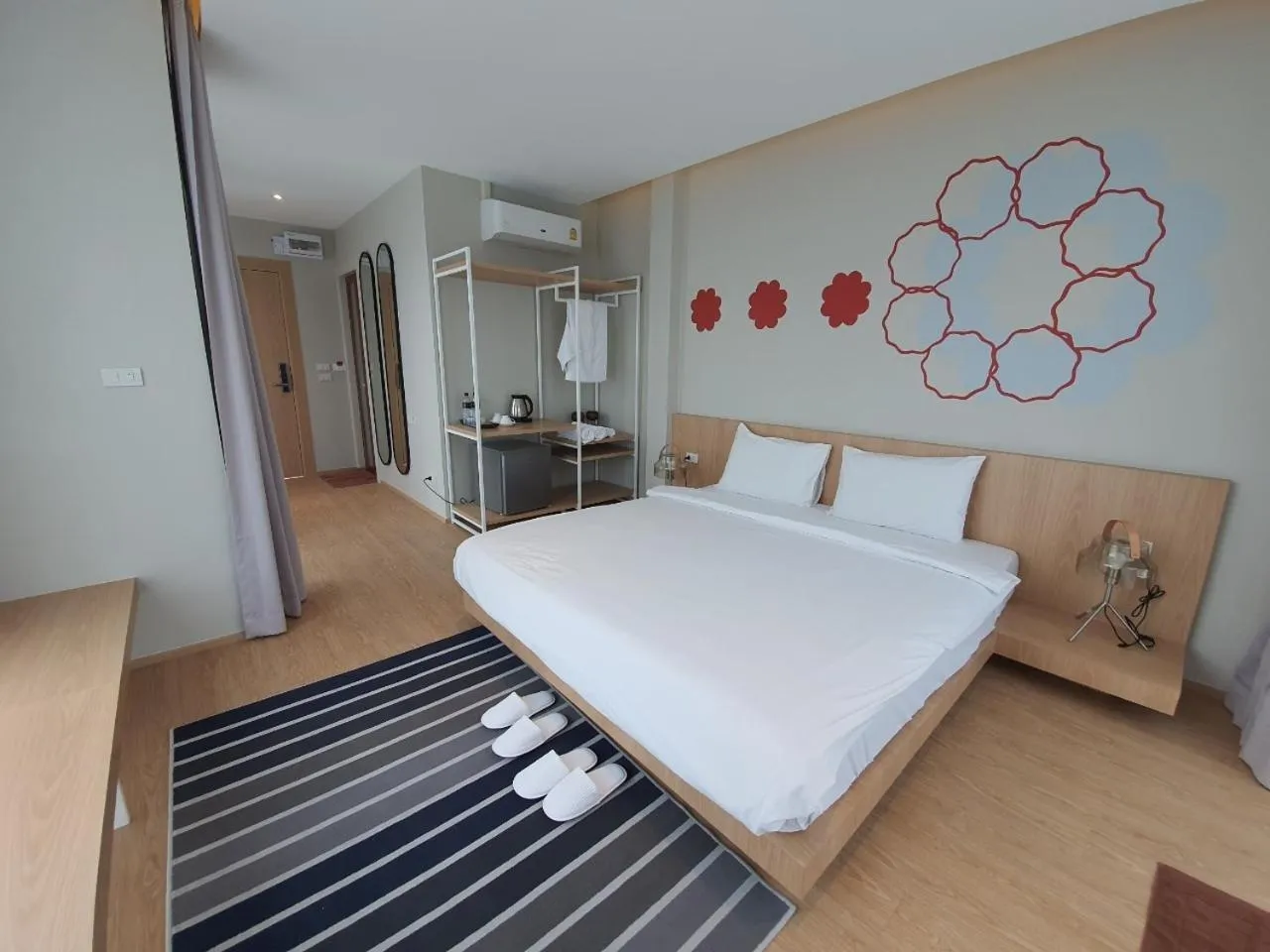 Photo of the whole room, Bed in Platinum hotel