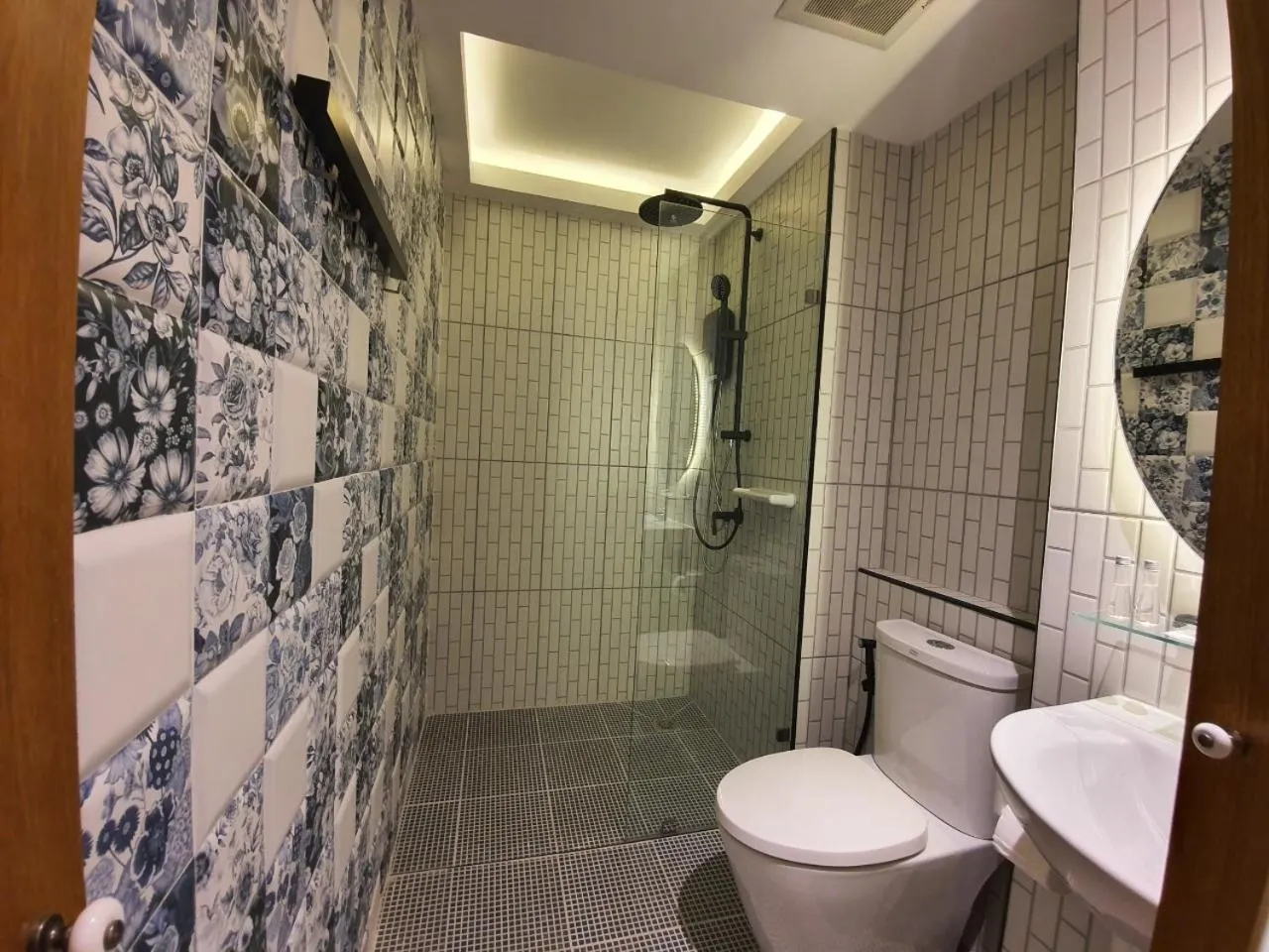 Shower in Platinum hotel