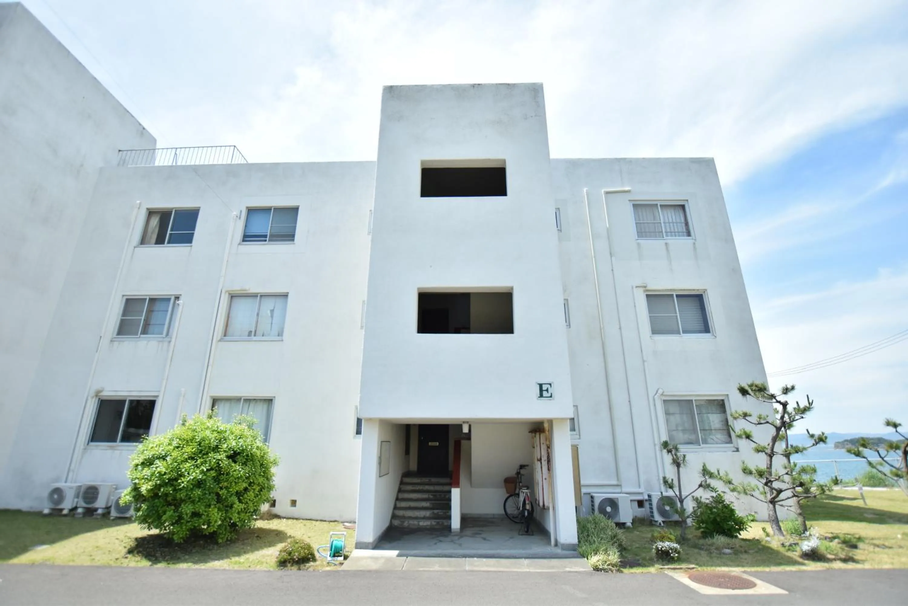 Property building in Shirahama Beach 312