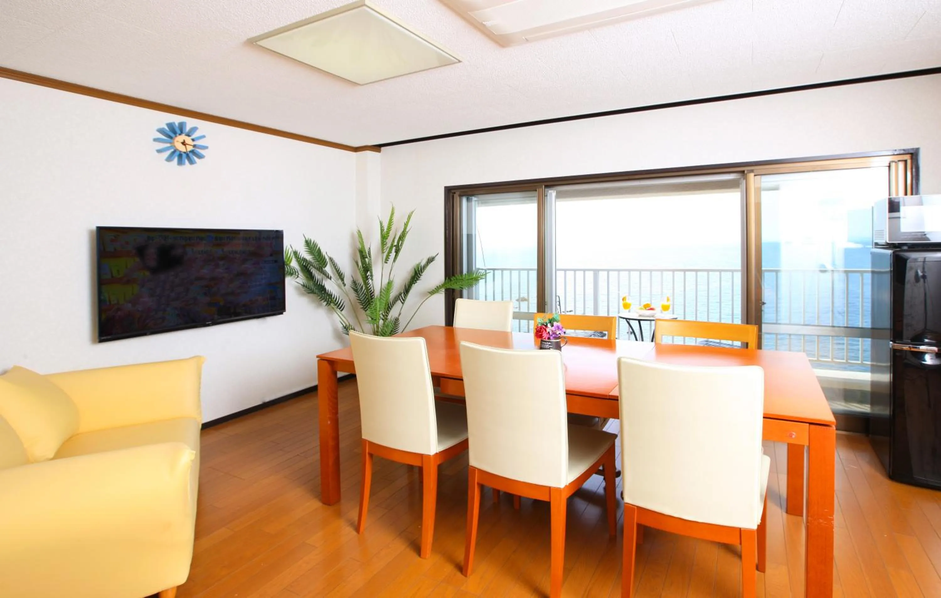 Dining area in Shirahama Beach 312