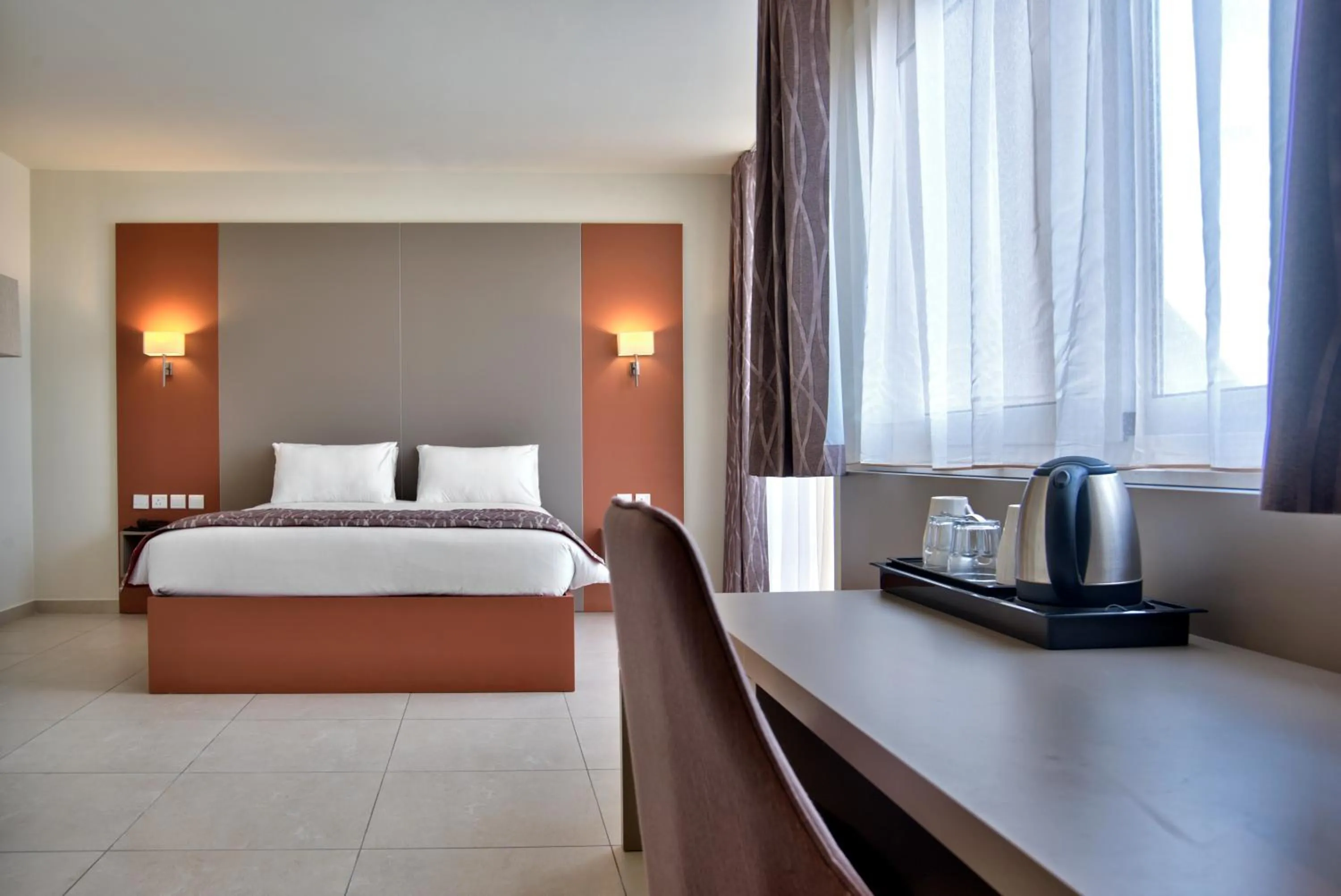 Bedroom, Bed in Mayflower Hotel Malta