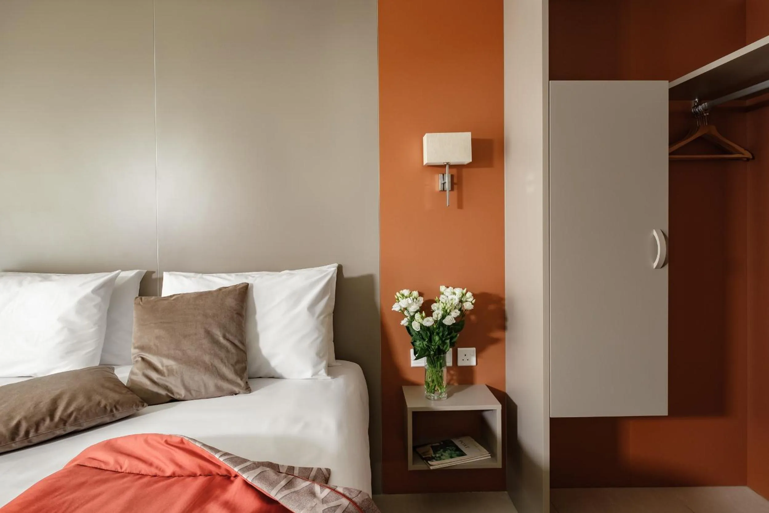 Bedroom, Bed in Mayflower Hotel Malta