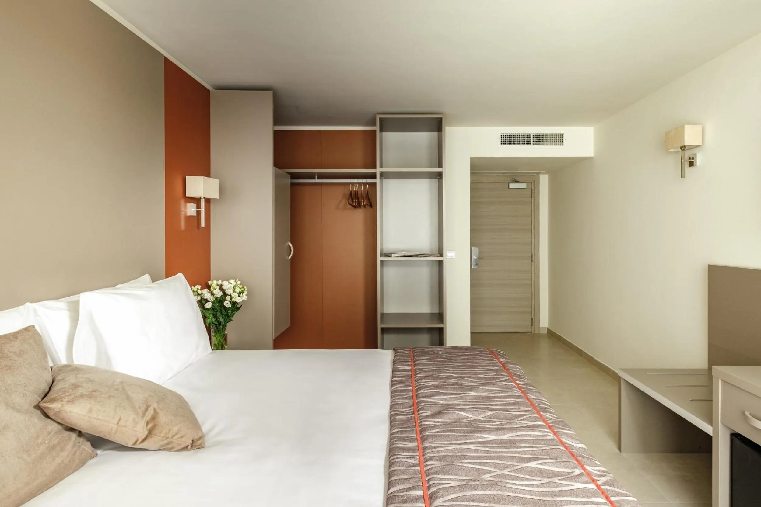 Bed in Mayflower Hotel Malta